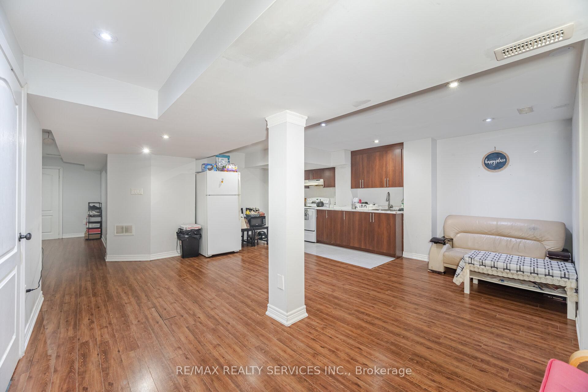 Photo 38 of 69 Harbourtown Crescent, Brampton, Madoc — HOMEH