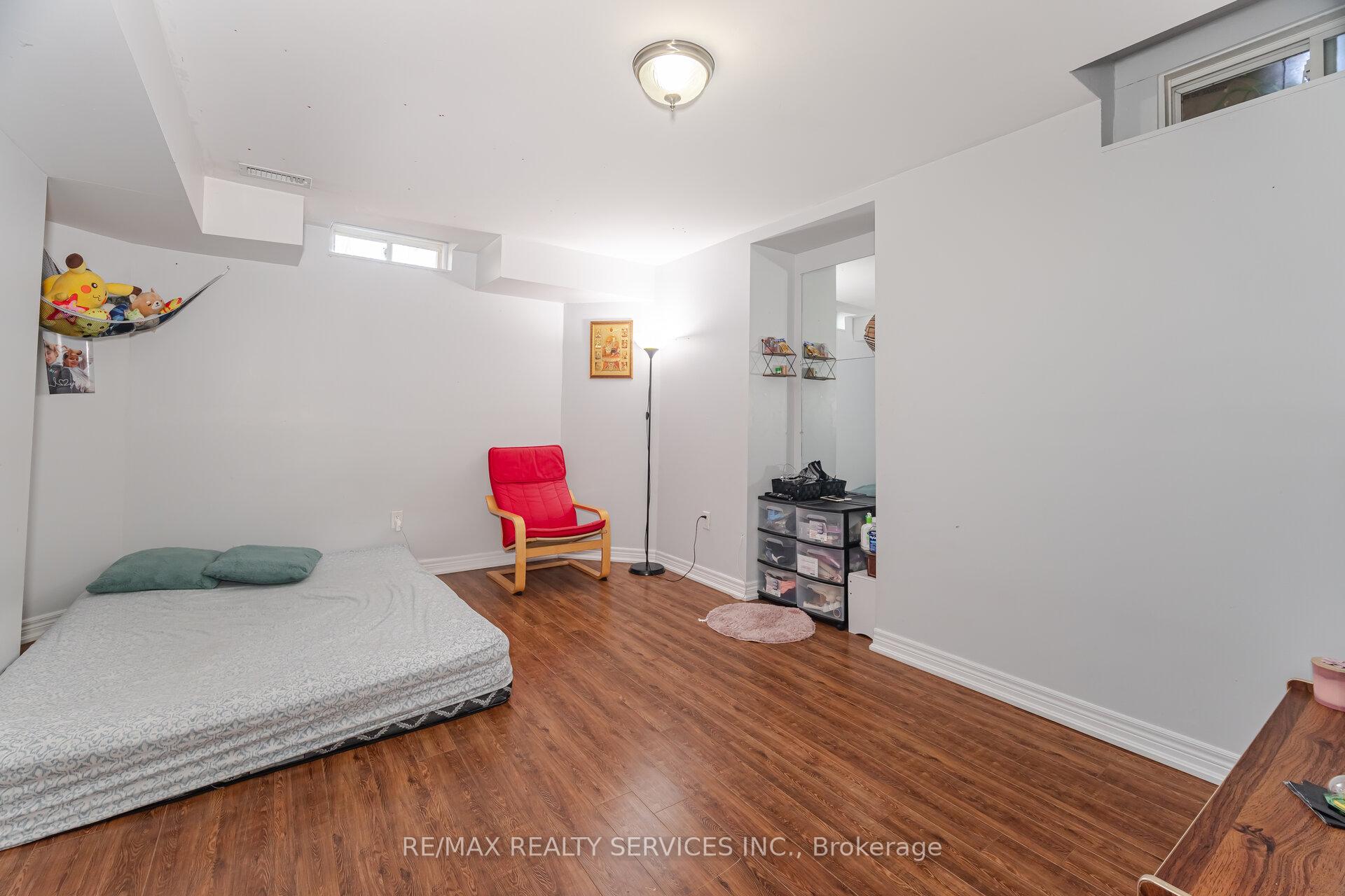 Photo 41 of 69 Harbourtown Crescent, Brampton, Madoc — HOMEH