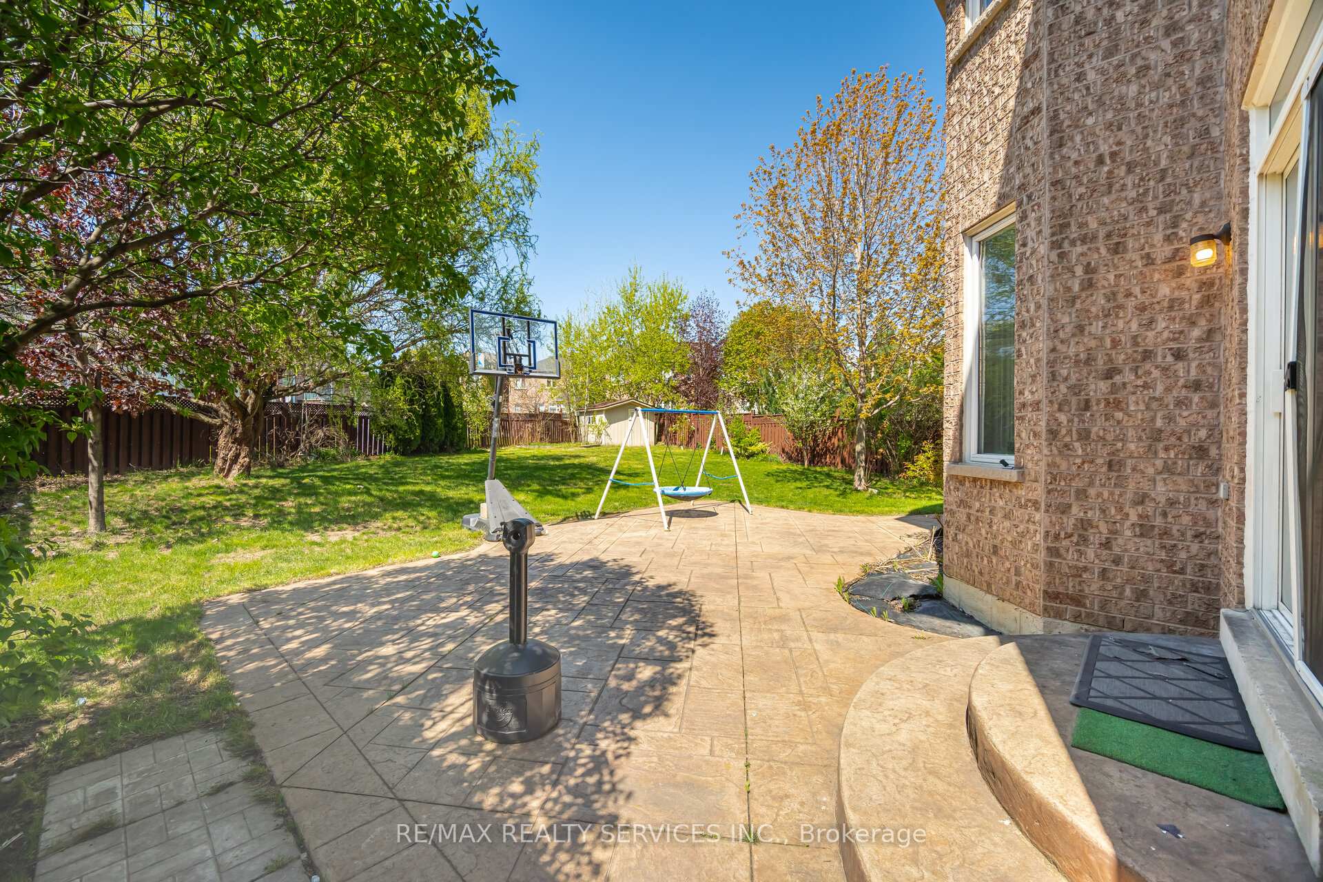 Photo 46 of 69 Harbourtown Crescent, Brampton, Madoc — HOMEH