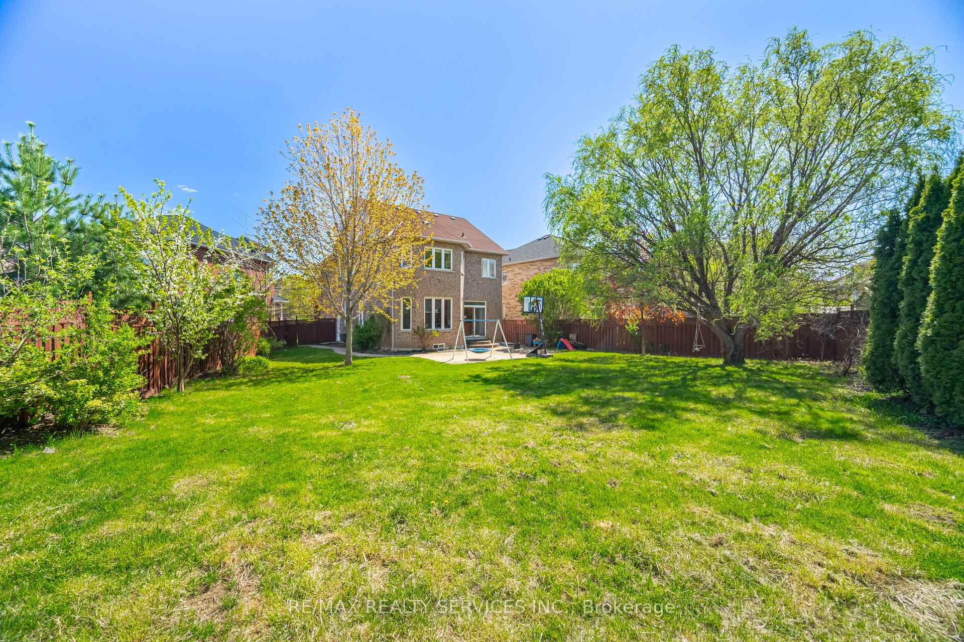 Photo 47 of 69 Harbourtown Crescent, Brampton, Madoc — HOMEH