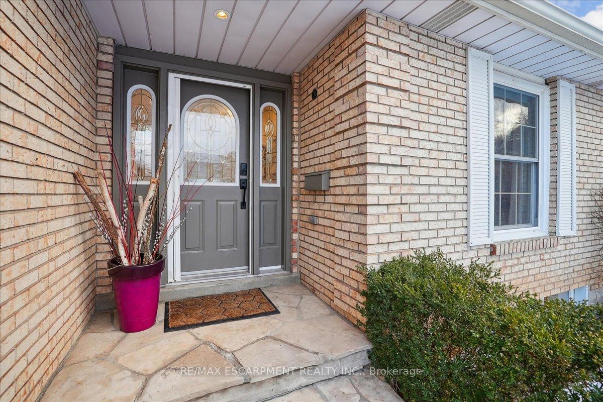 Photo 2 of 1268 Rosseau Place, Burlington, Tyandaga — HOMEH