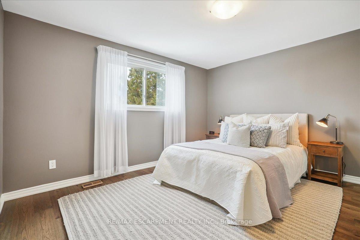 Photo 16 of 1268 Rosseau Place, Burlington, Tyandaga — HOMEH