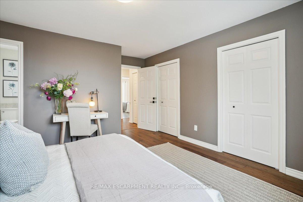 Photo 17 of 1268 Rosseau Place, Burlington, Tyandaga — HOMEH