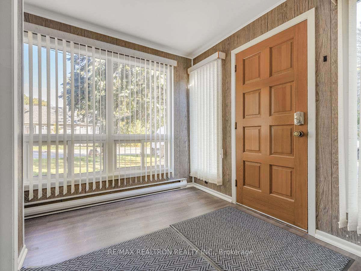 Photo 5 of Unit Upper, 63 Royal Road, Aurora, Aurora Village — HOMEH