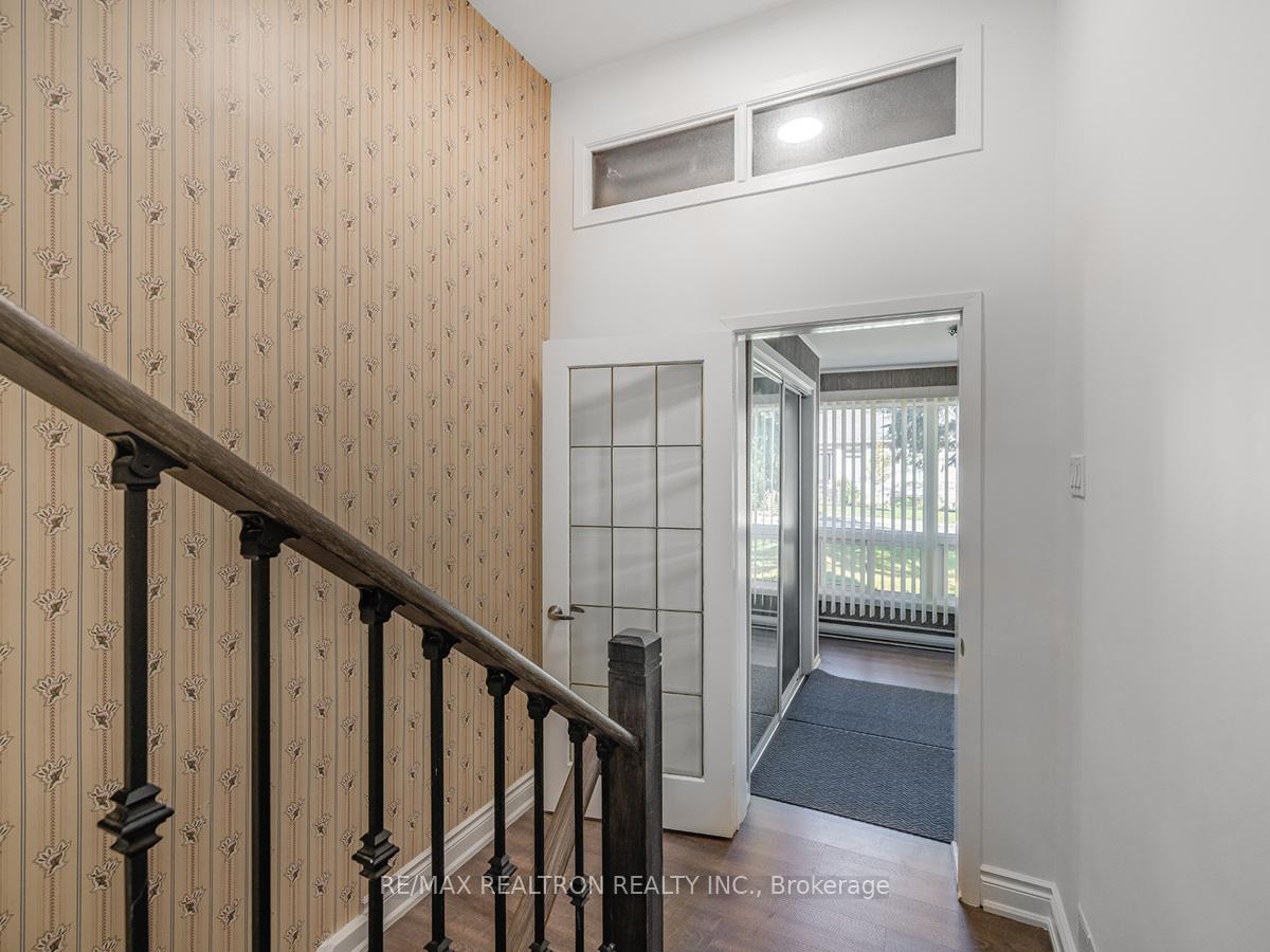 Photo 4 of Unit Upper, 63 Royal Road, Aurora, Aurora Village — HOMEH