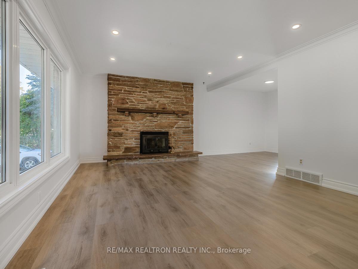 Photo 6 of Unit Upper, 63 Royal Road, Aurora, Aurora Village — HOMEH