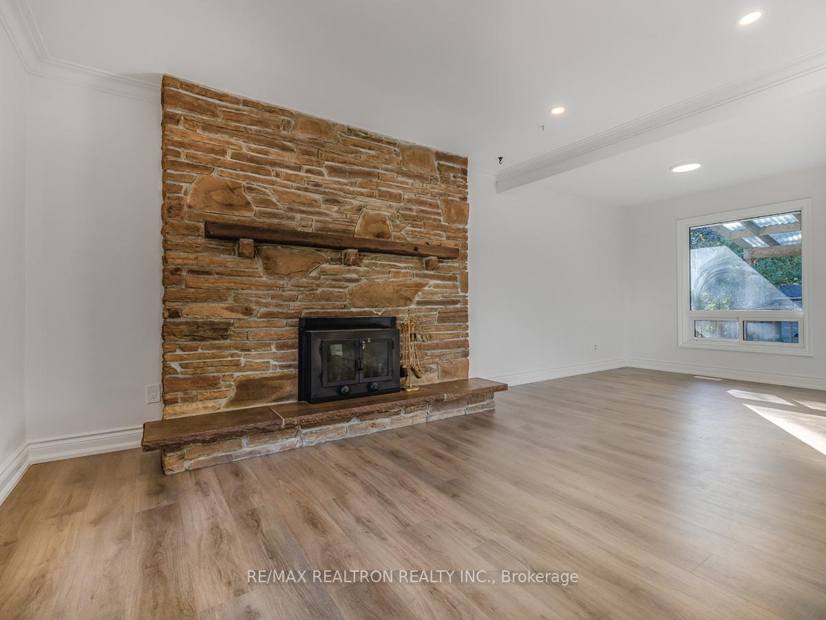 Photo 7 of Unit Upper, 63 Royal Road, Aurora, Aurora Village — HOMEH