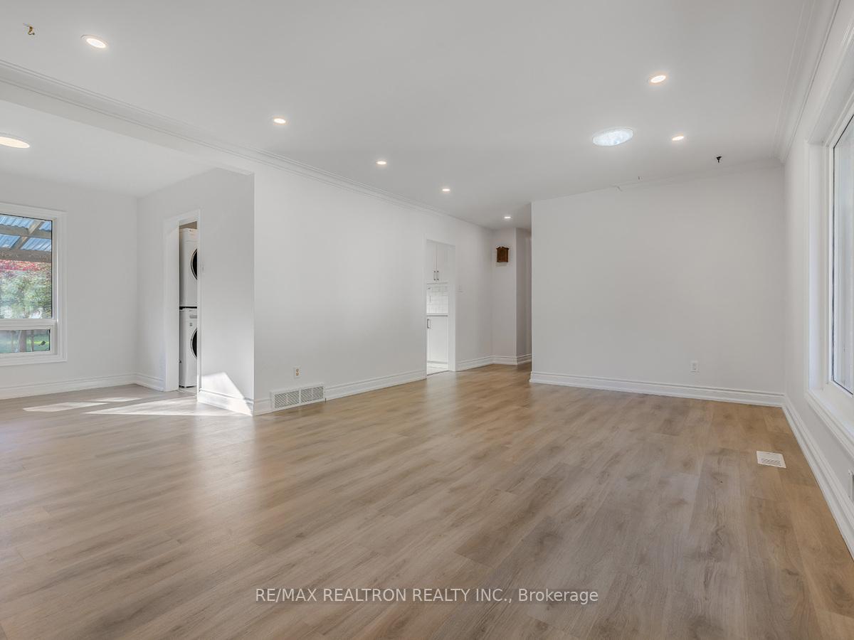 Photo 10 of Unit Upper, 63 Royal Road, Aurora, Aurora Village — HOMEH