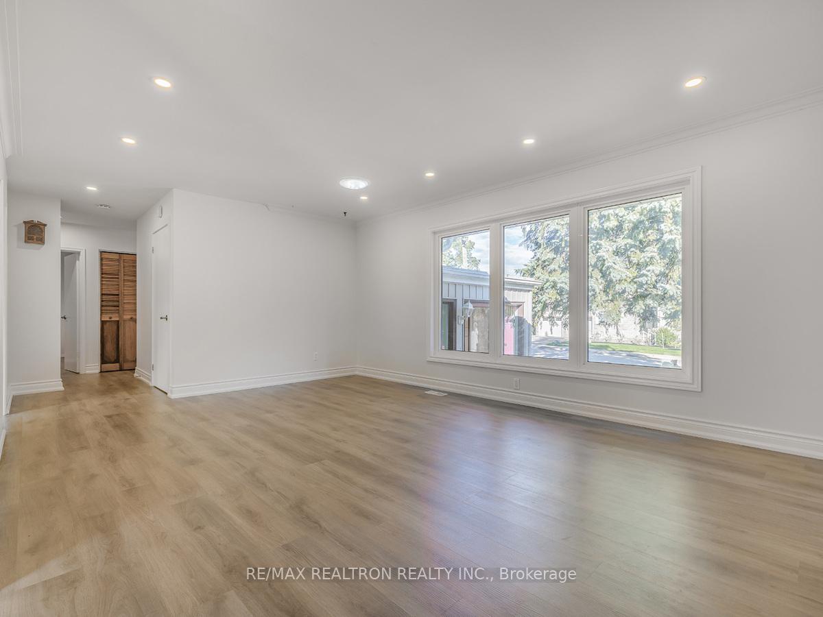 Photo 9 of Unit Upper, 63 Royal Road, Aurora, Aurora Village — HOMEH