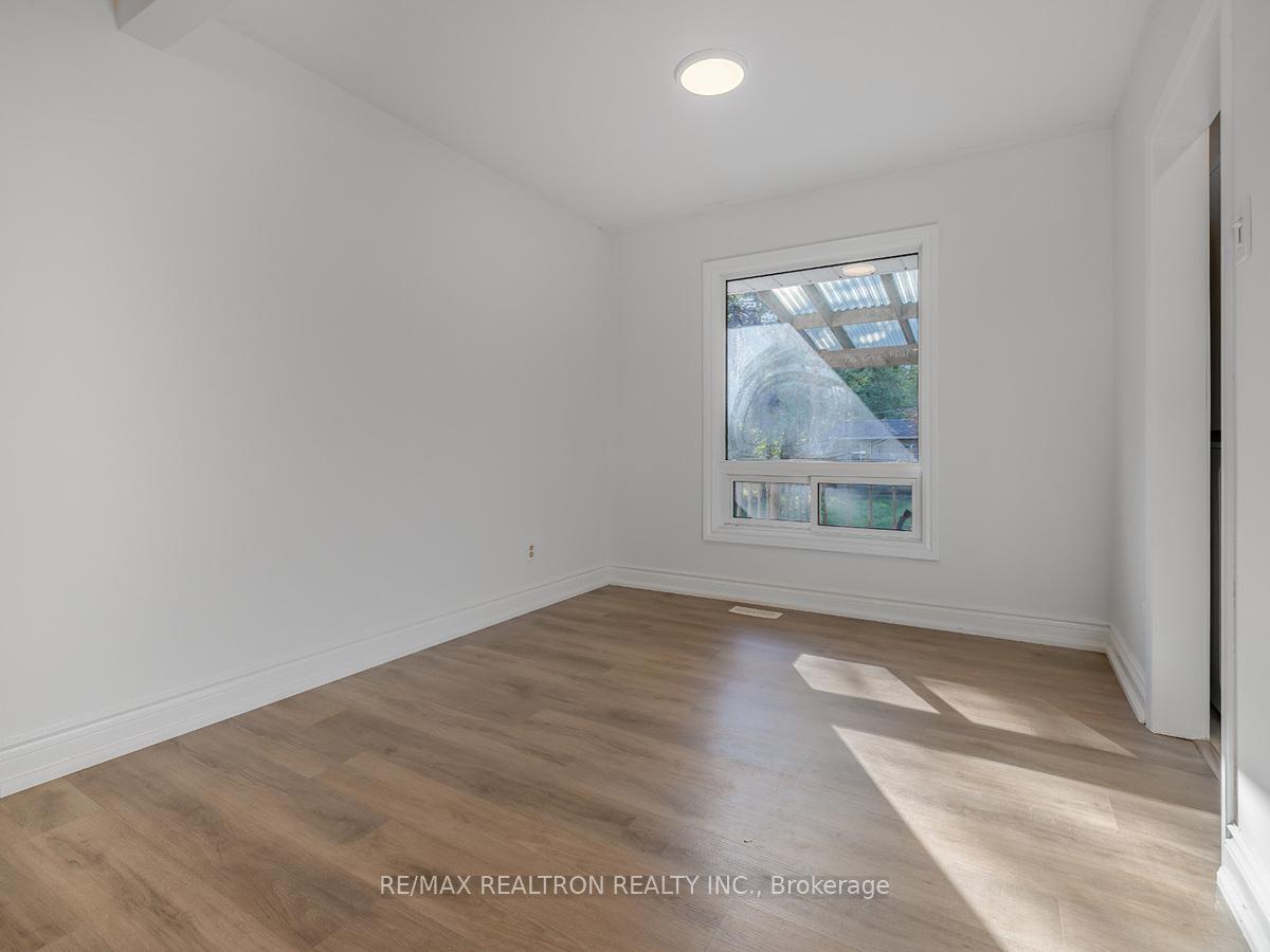 Photo 11 of Unit Upper, 63 Royal Road, Aurora, Aurora Village — HOMEH