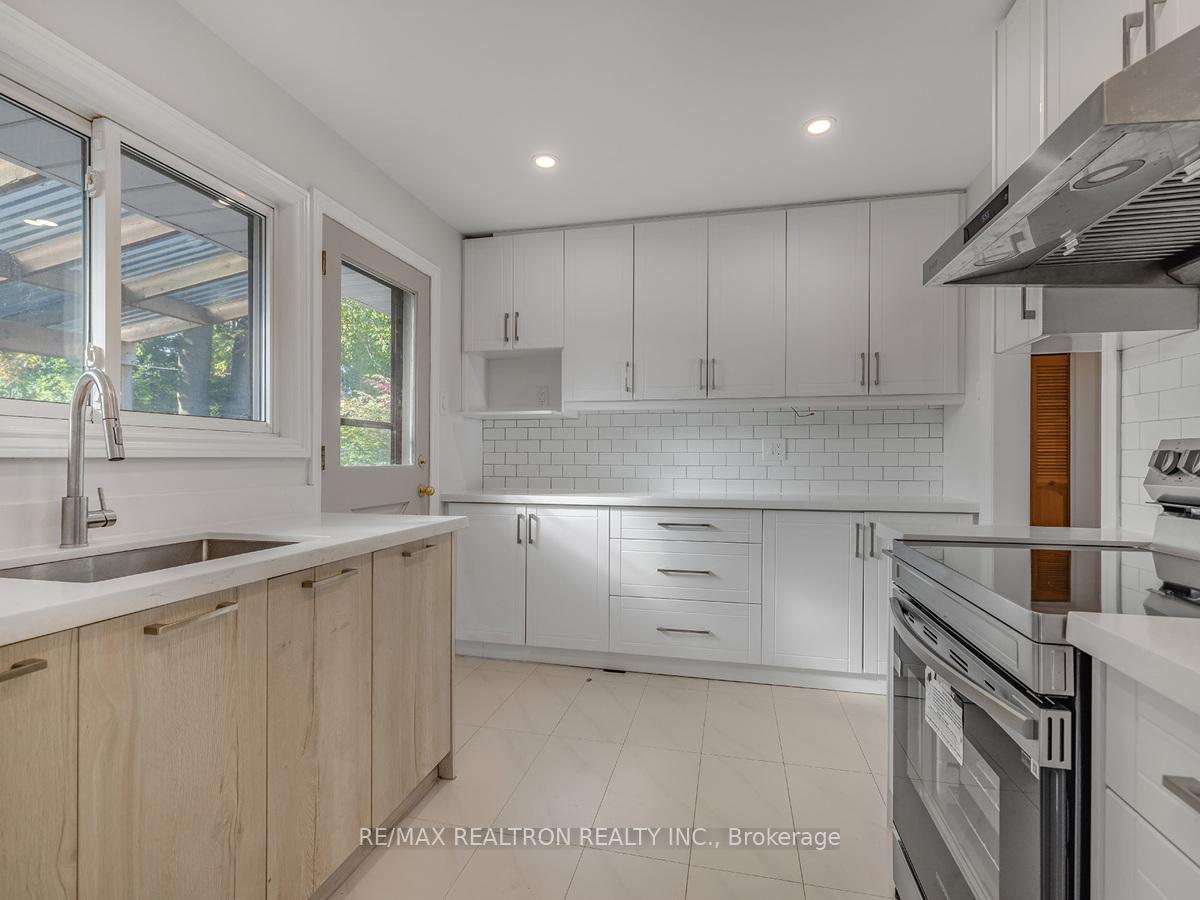 Photo 13 of Unit Upper, 63 Royal Road, Aurora, Aurora Village — HOMEH