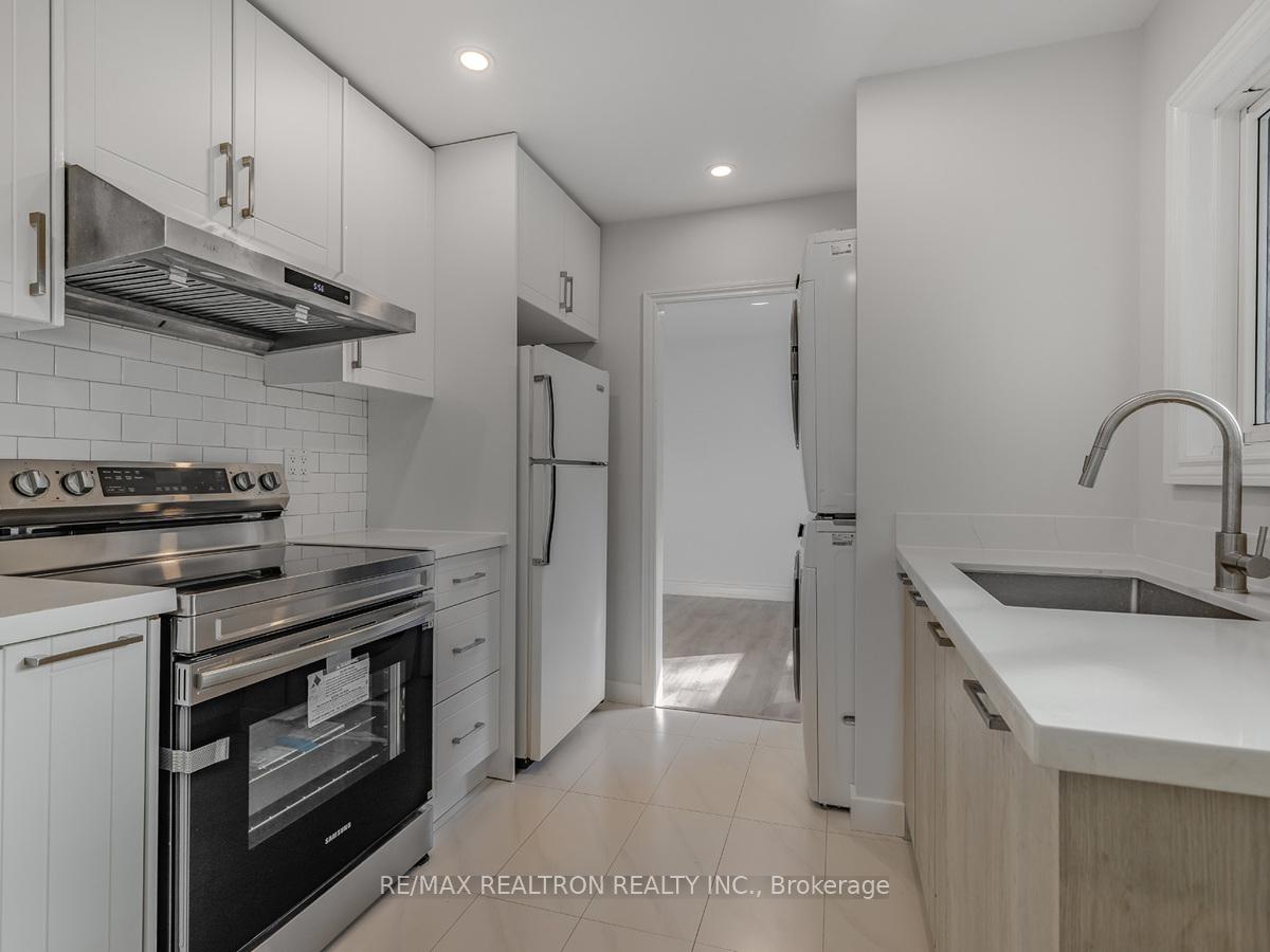 Photo 14 of Unit Upper, 63 Royal Road, Aurora, Aurora Village — HOMEH