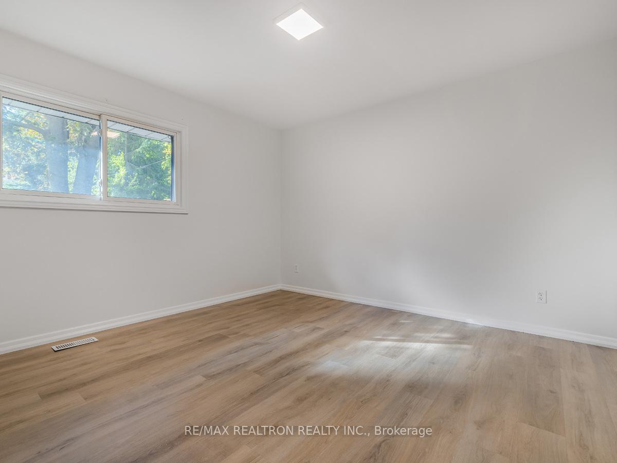 Photo 18 of Unit Upper, 63 Royal Road, Aurora, Aurora Village — HOMEH