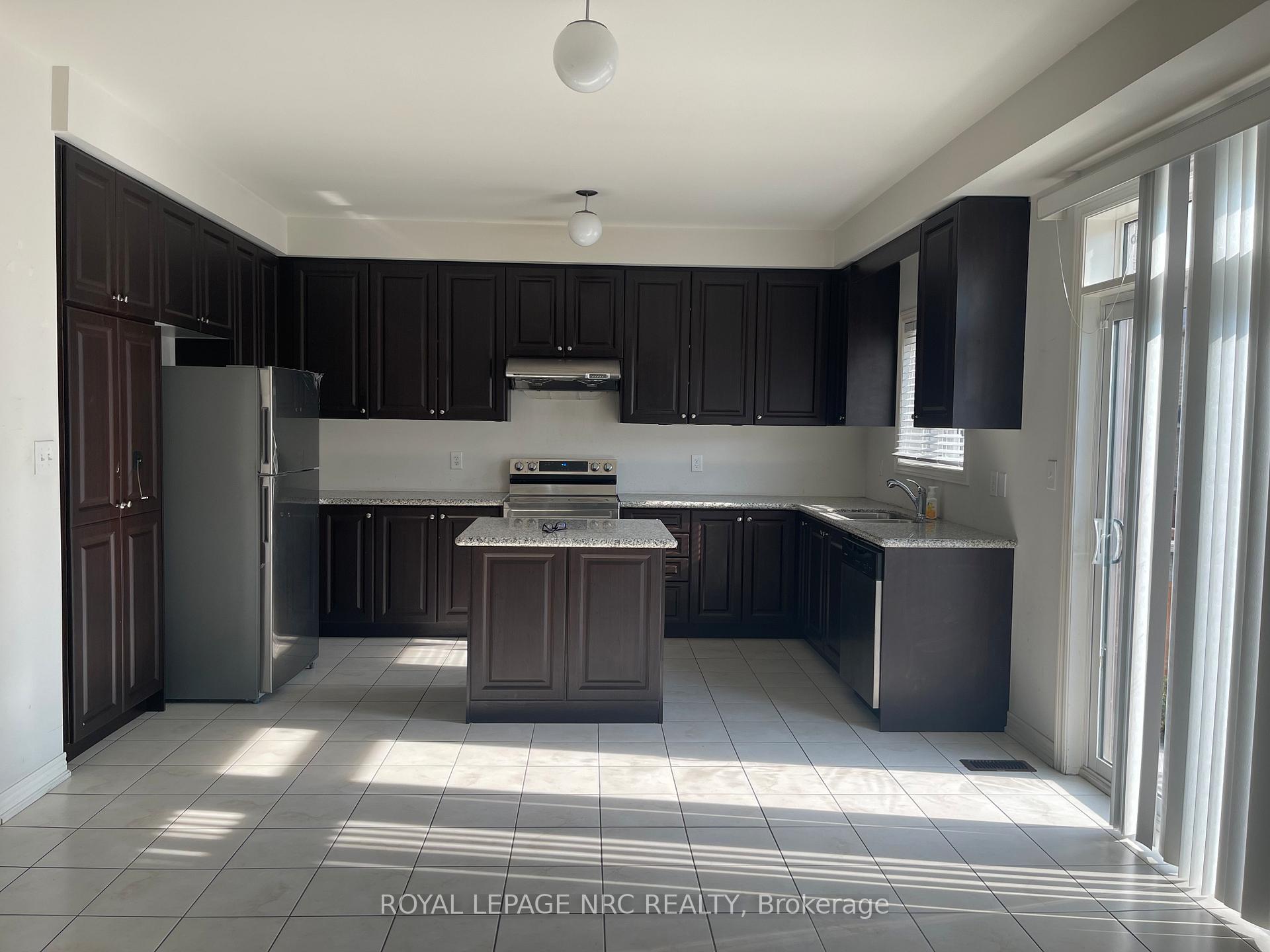 Photo 2 of 84 Lola Crescent, Brampton, Northwest Brampton — HOMEH