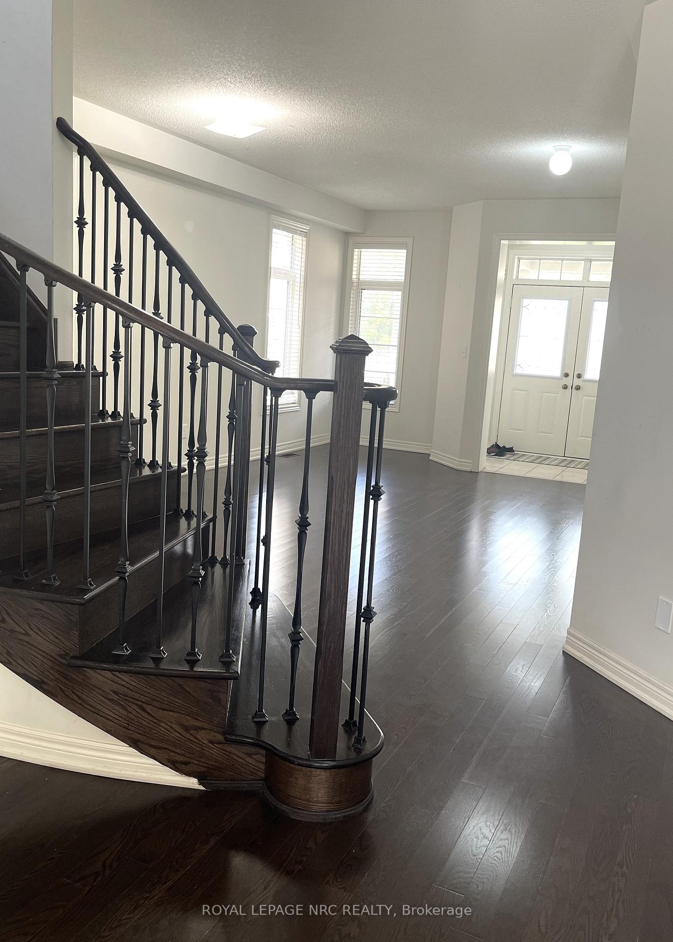 Photo 3 of 84 Lola Crescent, Brampton, Northwest Brampton — HOMEH