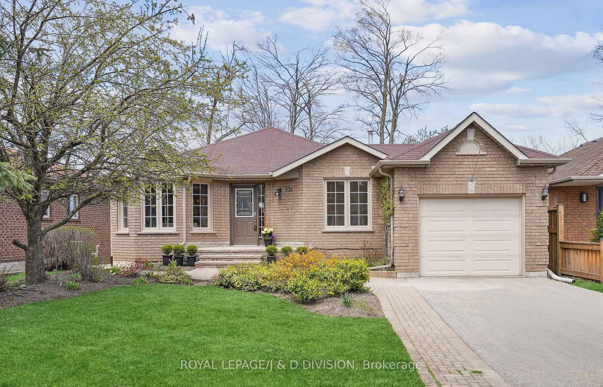 Front of 330 Livingstone Street W