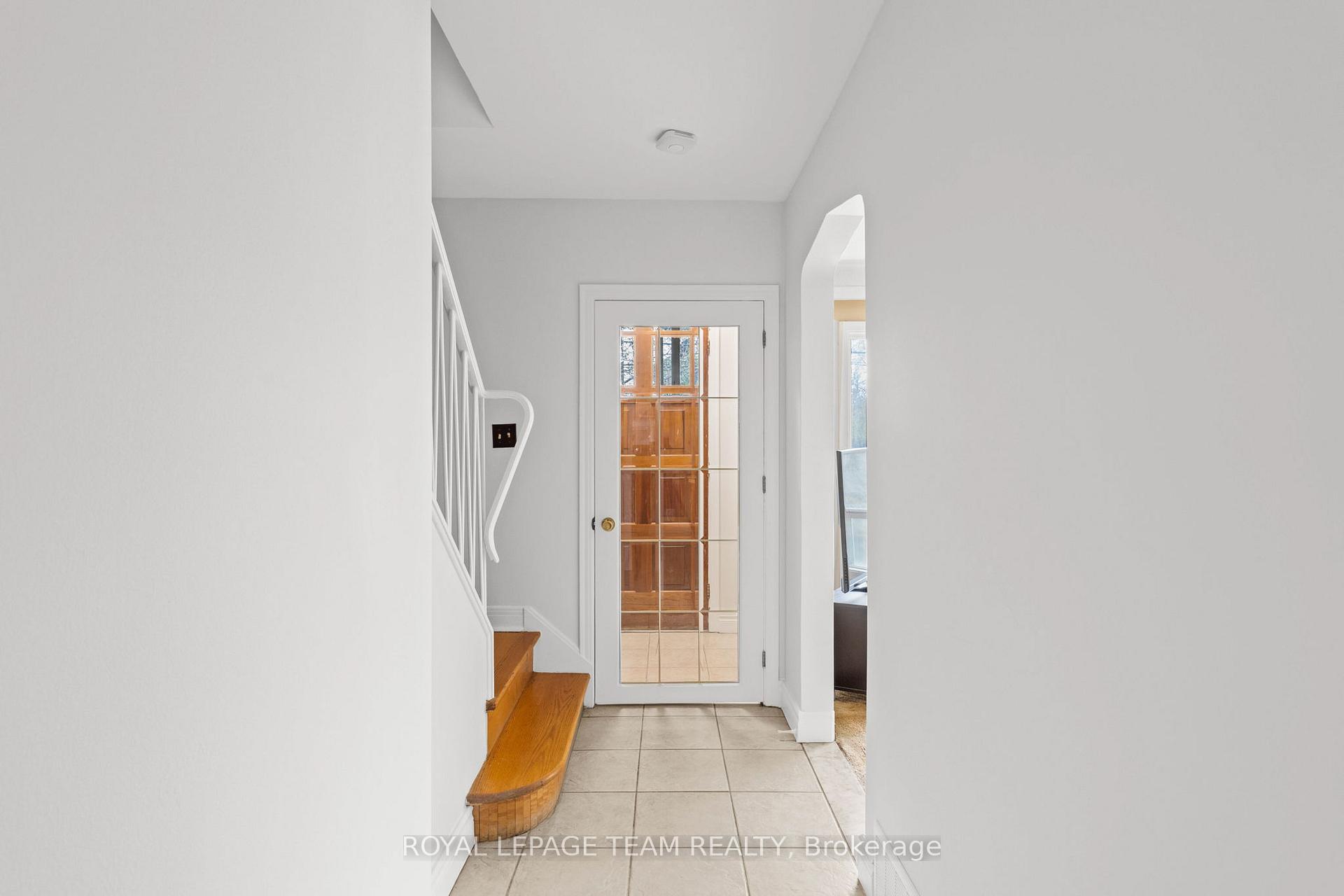 Photo 3 of 365 Ravenhill Avenue E, Ottawa, McKellar/Highland — HOMEH