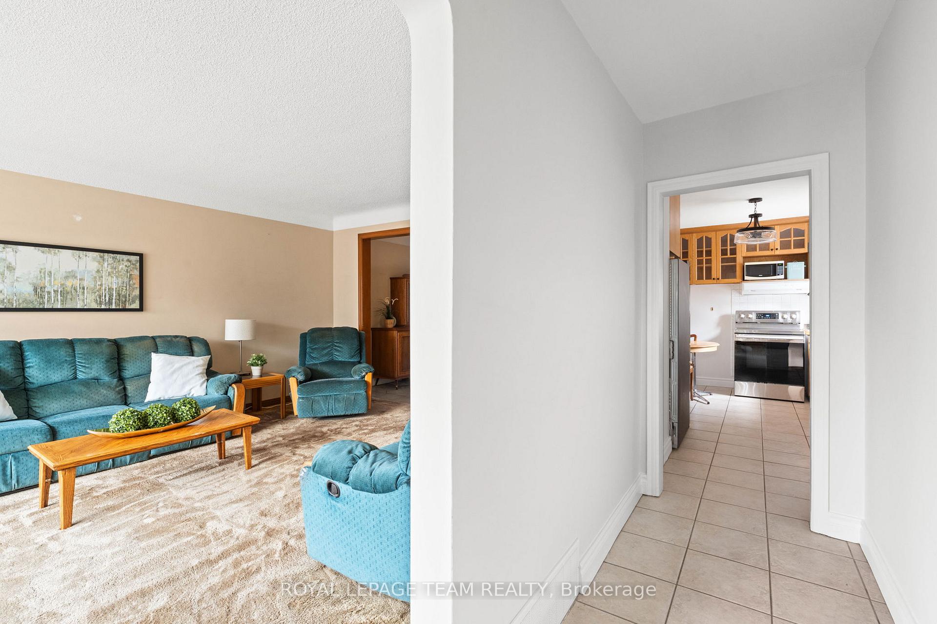 Photo 4 of 365 Ravenhill Avenue E, Ottawa, McKellar/Highland — HOMEH
