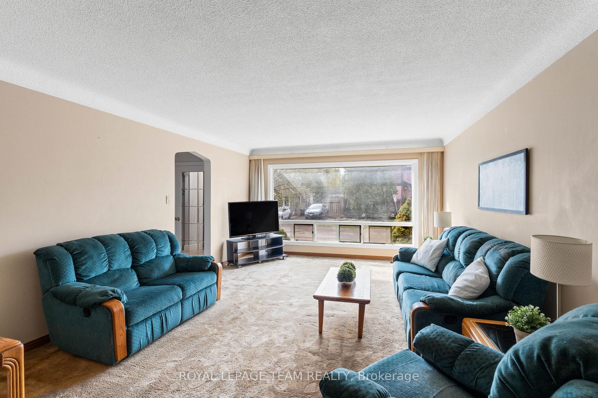 Photo 7 of 365 Ravenhill Avenue E, Ottawa, McKellar/Highland — HOMEH