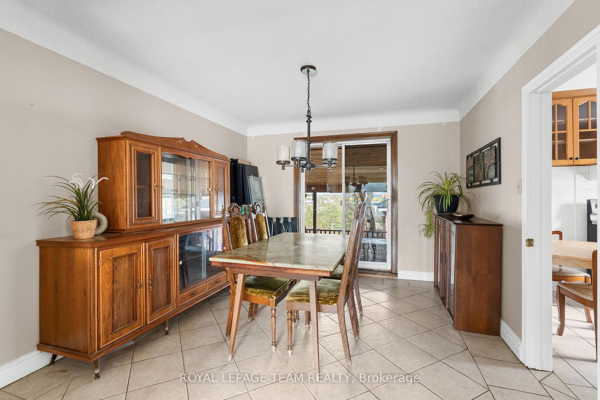Photo 8 of 365 Ravenhill Avenue E, Ottawa, McKellar/Highland — HOMEH