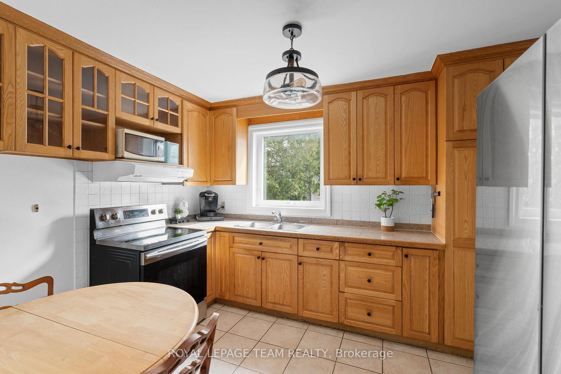 Photo 10 of 365 Ravenhill Avenue E, Ottawa, McKellar/Highland — HOMEH