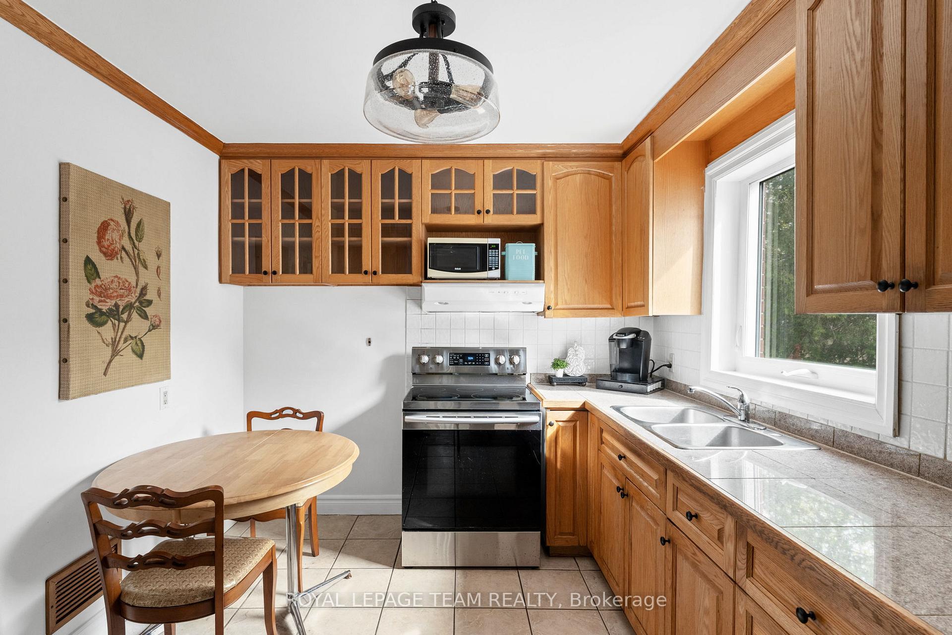 Photo 20 of 365 Ravenhill Avenue E, Ottawa, McKellar/Highland — HOMEH