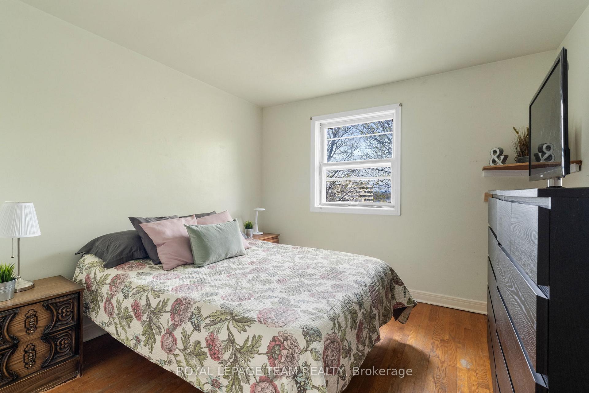 Photo 19 of 365 Ravenhill Avenue E, Ottawa, McKellar/Highland — HOMEH