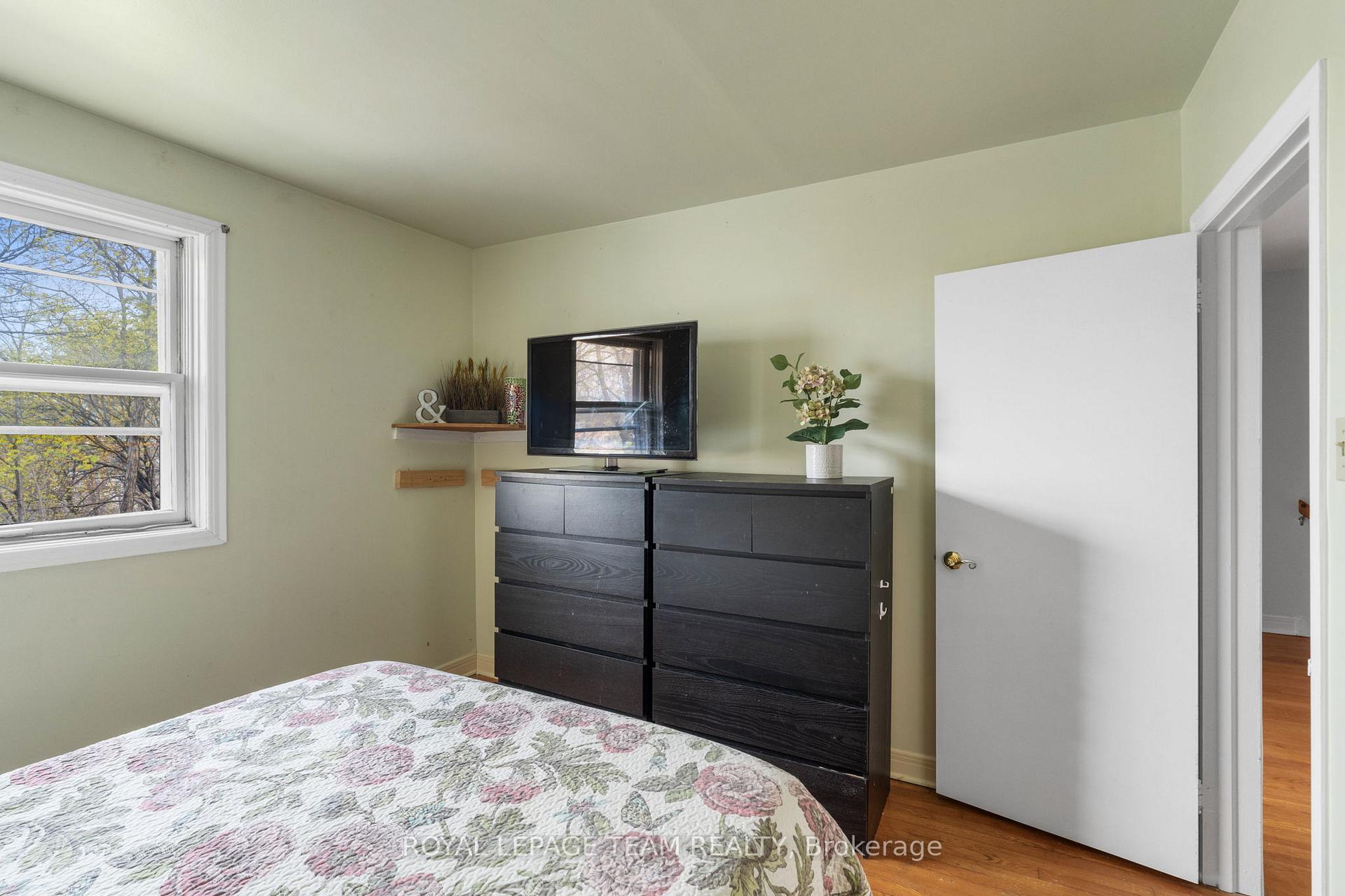 Photo 21 of 365 Ravenhill Avenue E, Ottawa, McKellar/Highland — HOMEH