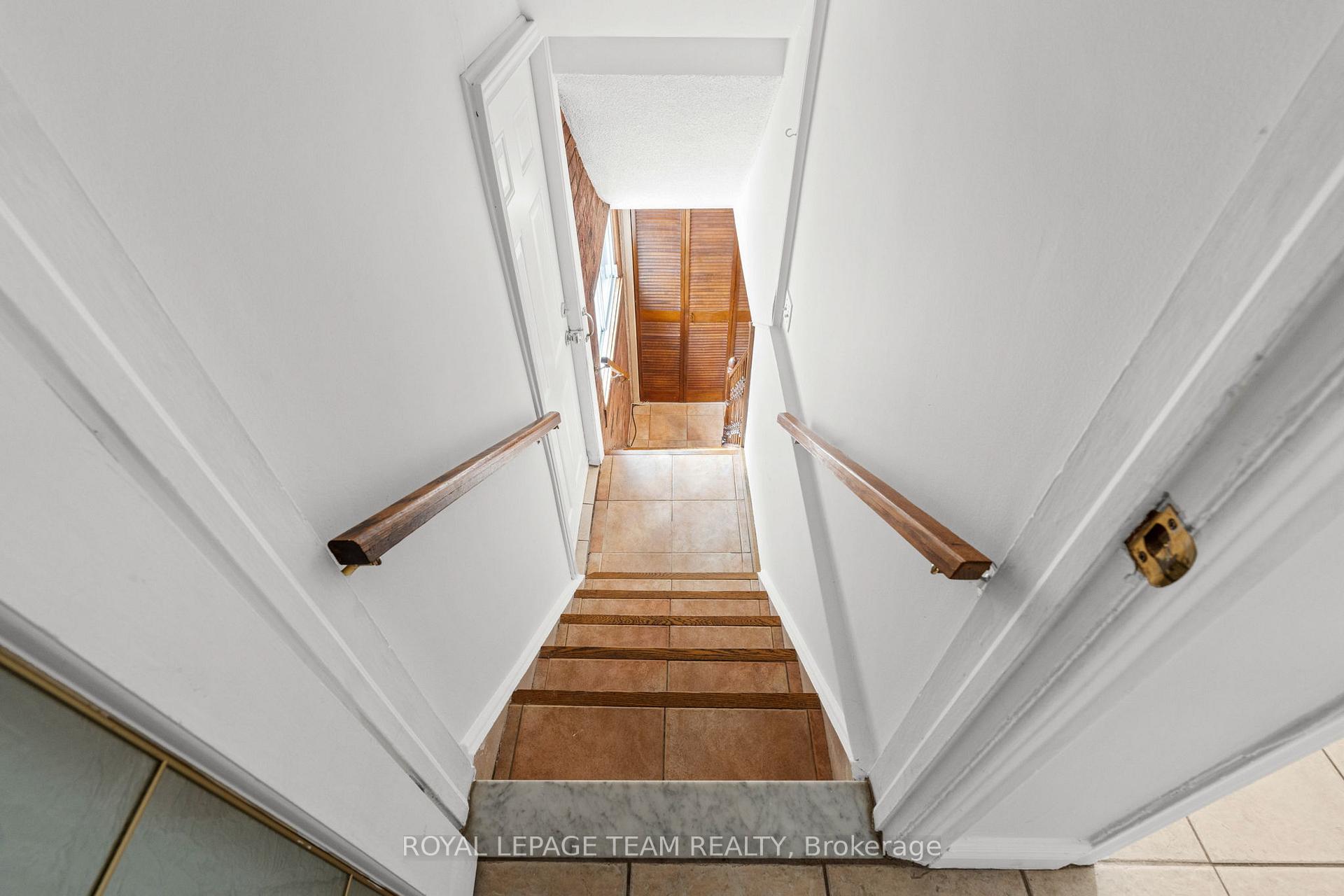 Photo 24 of 365 Ravenhill Avenue E, Ottawa, McKellar/Highland — HOMEH