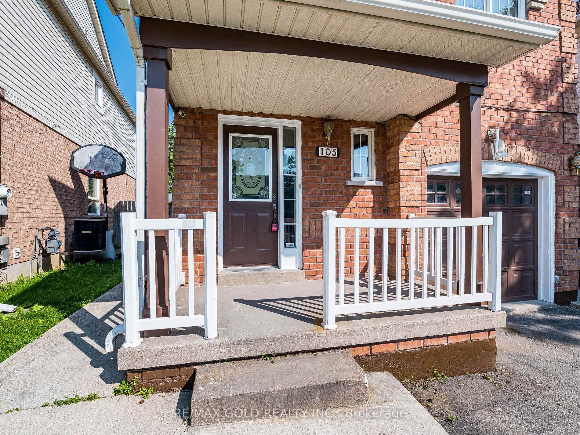 Photo 4 of 105 Woodhaven Drive, Brampton, Fletcher's Meadow — HOMEH