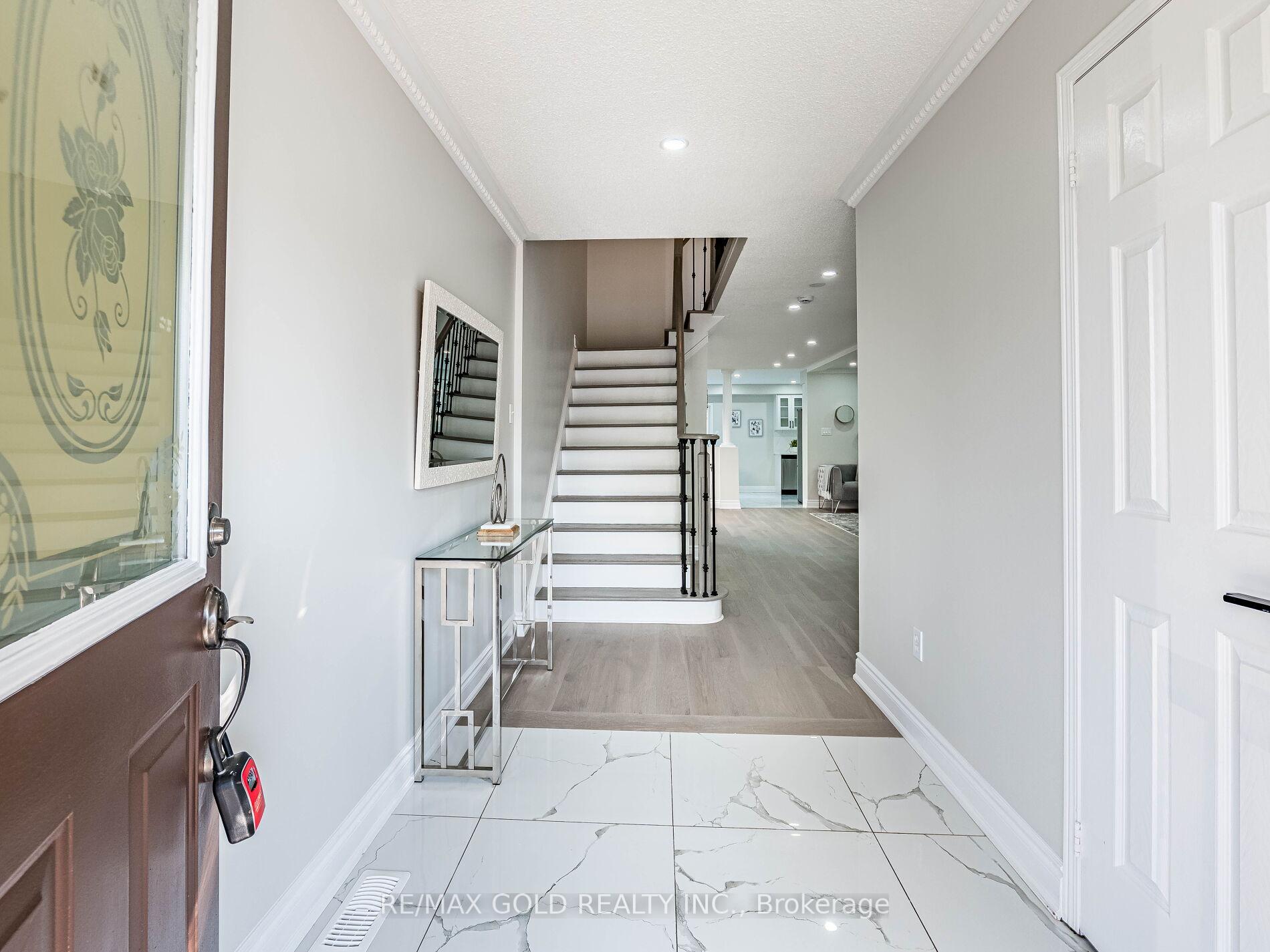Photo 33 of 105 Woodhaven Drive, Brampton, Fletcher's Meadow — HOMEH