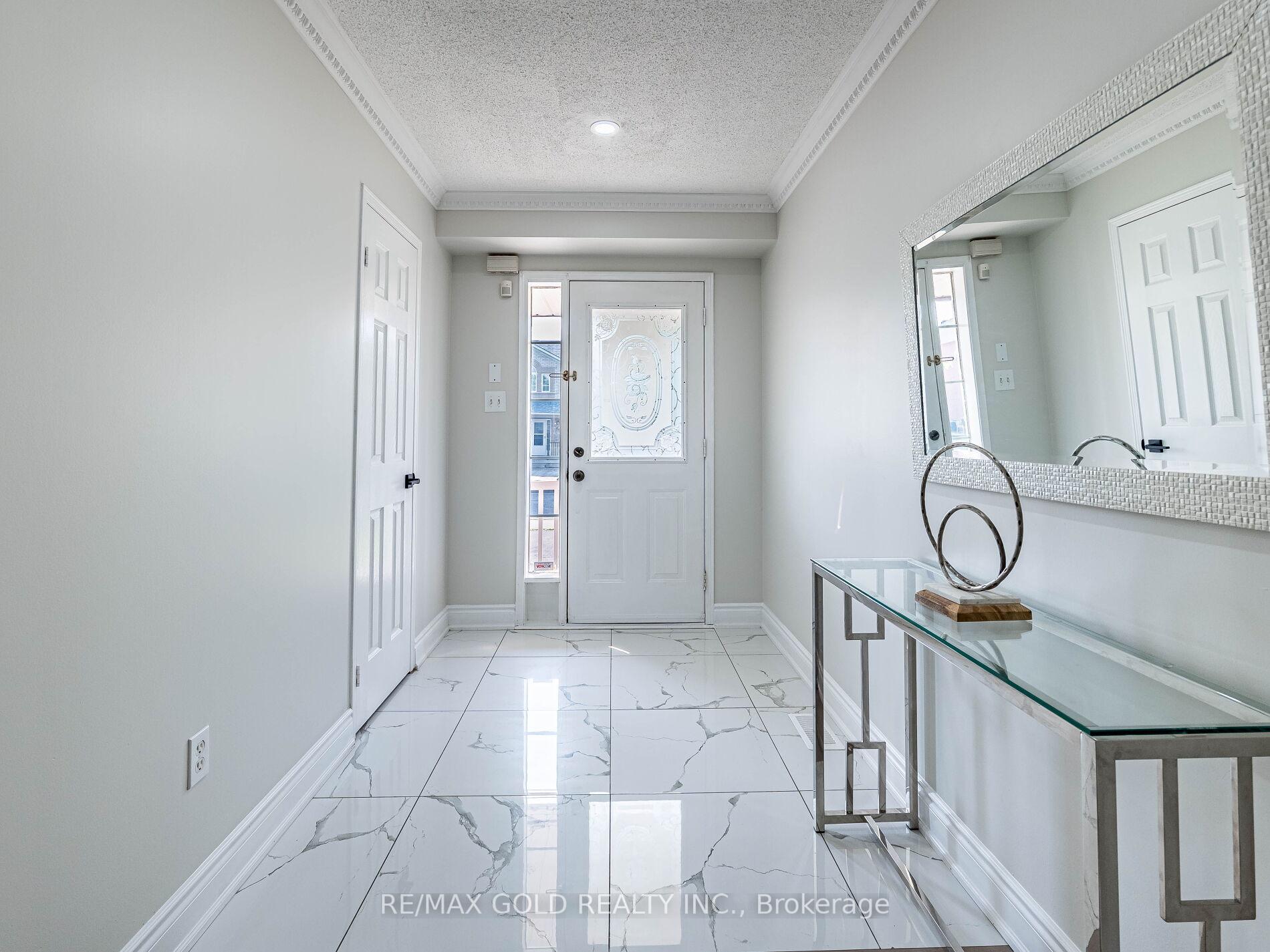 Photo 2 of 105 Woodhaven Drive, Brampton, Fletcher's Meadow — HOMEH