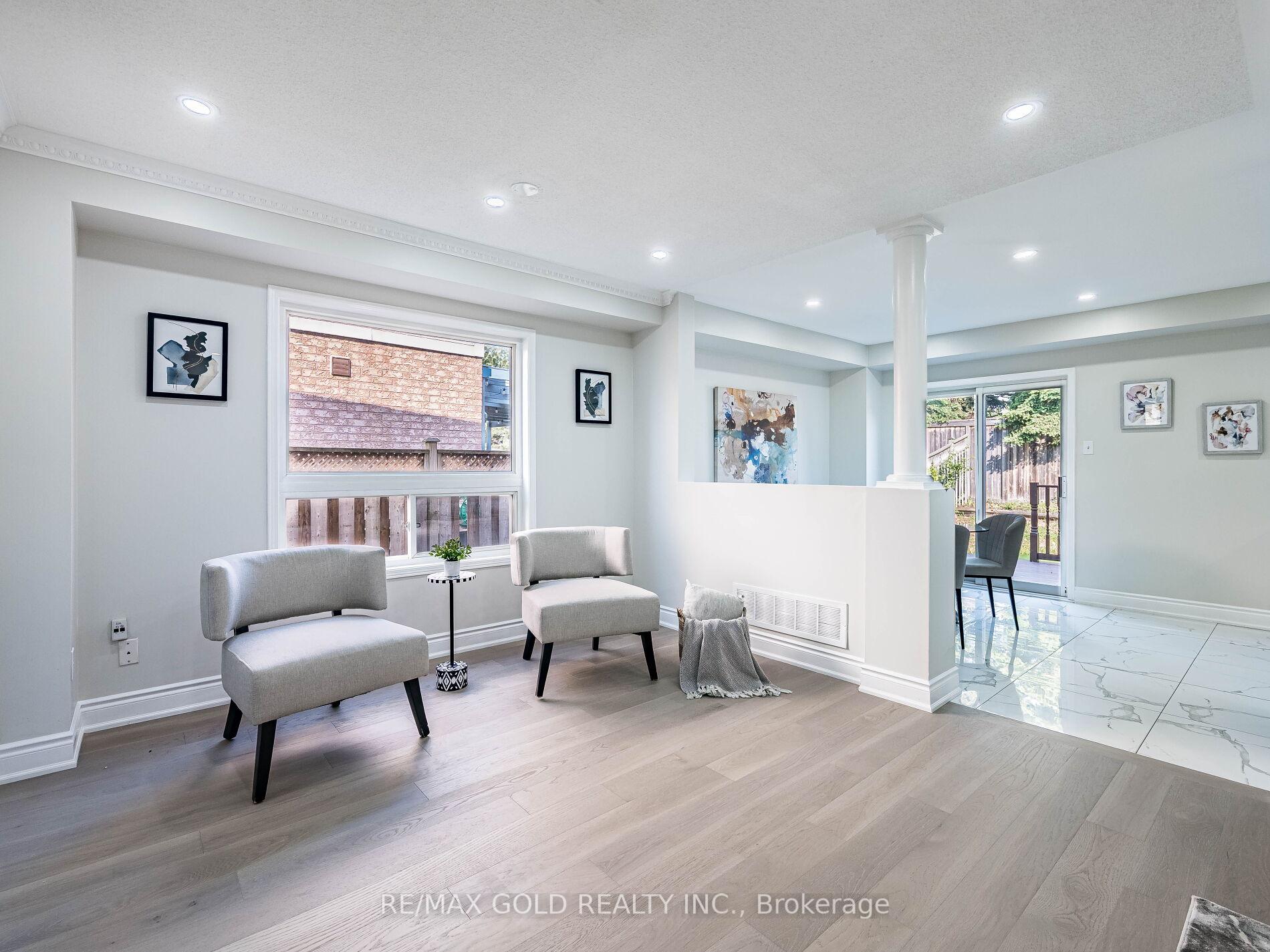 Photo 10 of 105 Woodhaven Drive, Brampton, Fletcher's Meadow — HOMEH