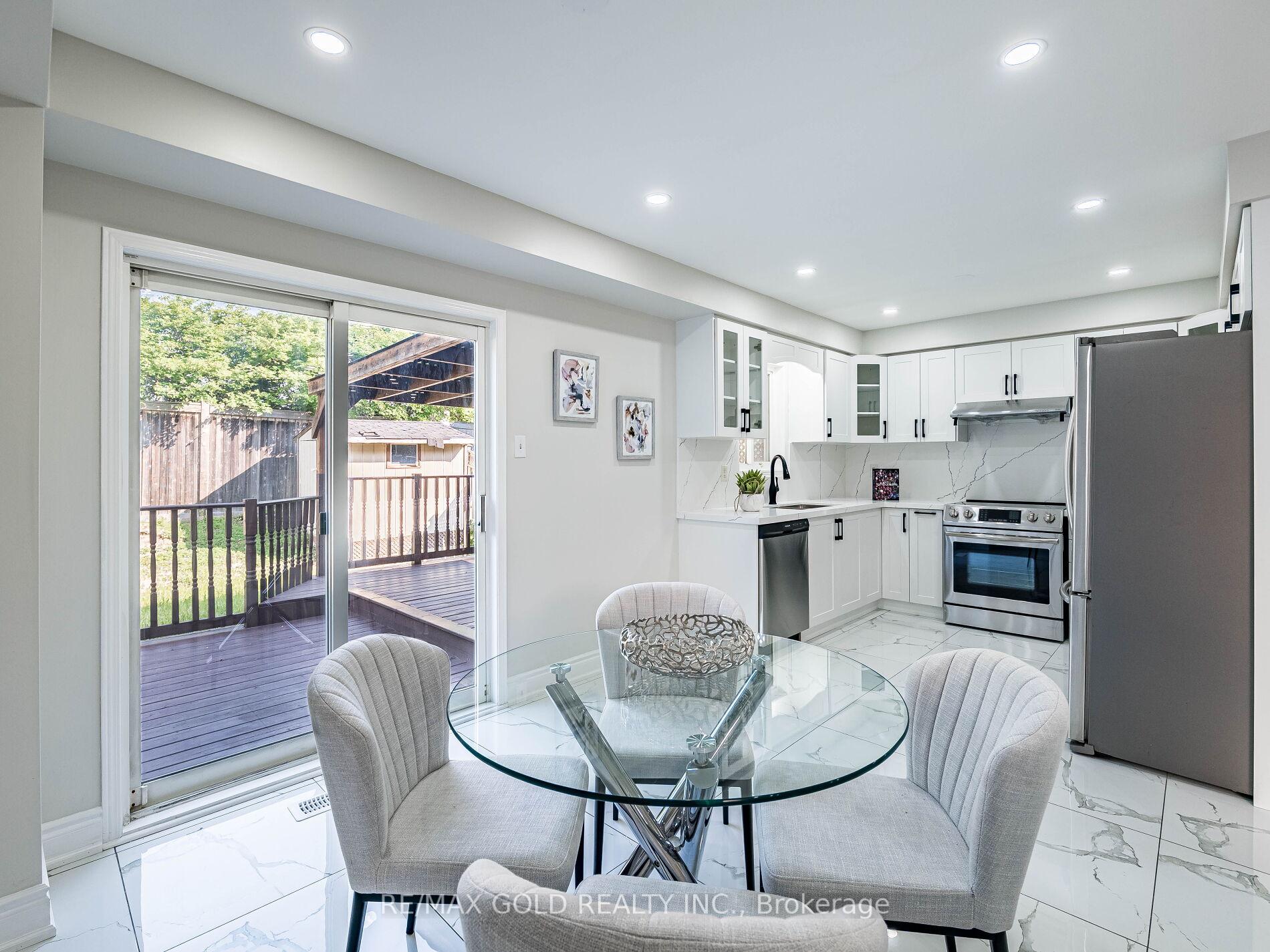 Photo 18 of 105 Woodhaven Drive, Brampton, Fletcher's Meadow — HOMEH