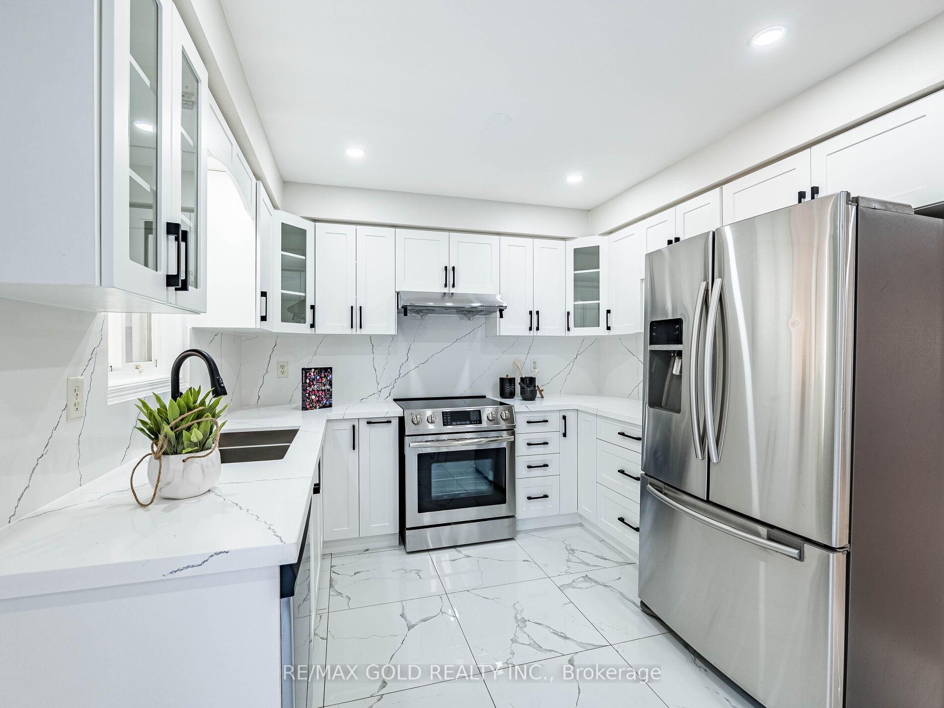 Photo 7 of 105 Woodhaven Drive, Brampton, Fletcher's Meadow — HOMEH