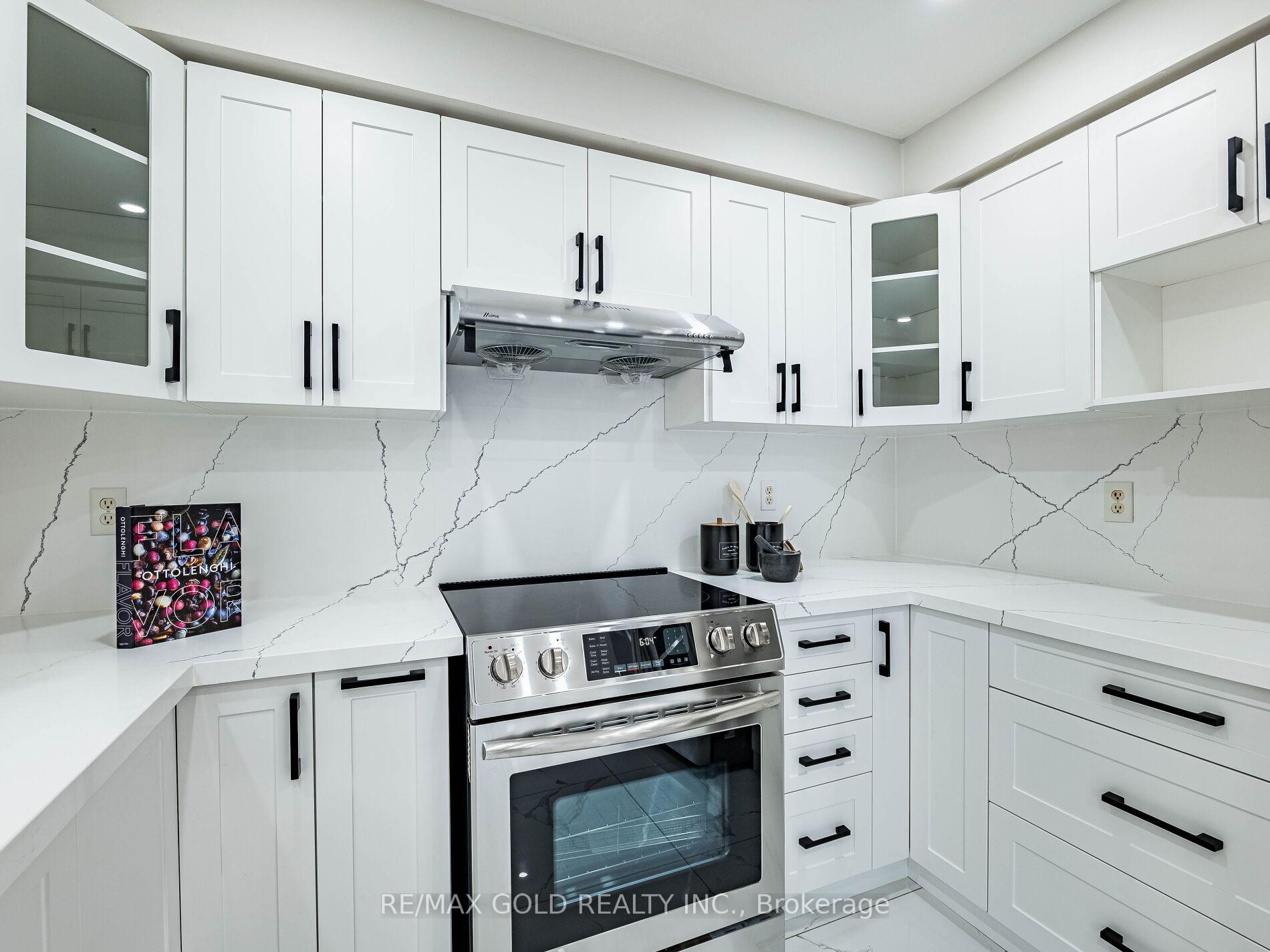 Photo 9 of 105 Woodhaven Drive, Brampton, Fletcher's Meadow — HOMEH