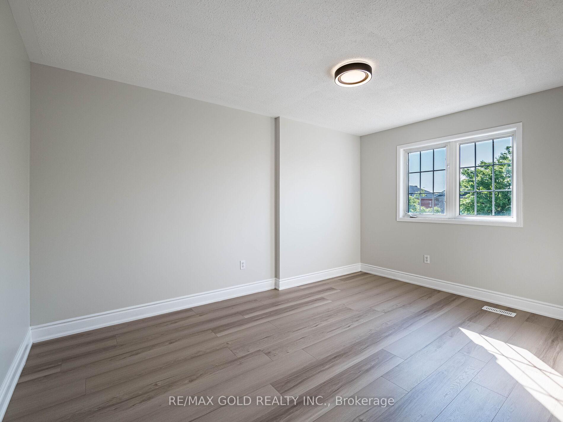 Photo 29 of 105 Woodhaven Drive, Brampton, Fletcher's Meadow — HOMEH