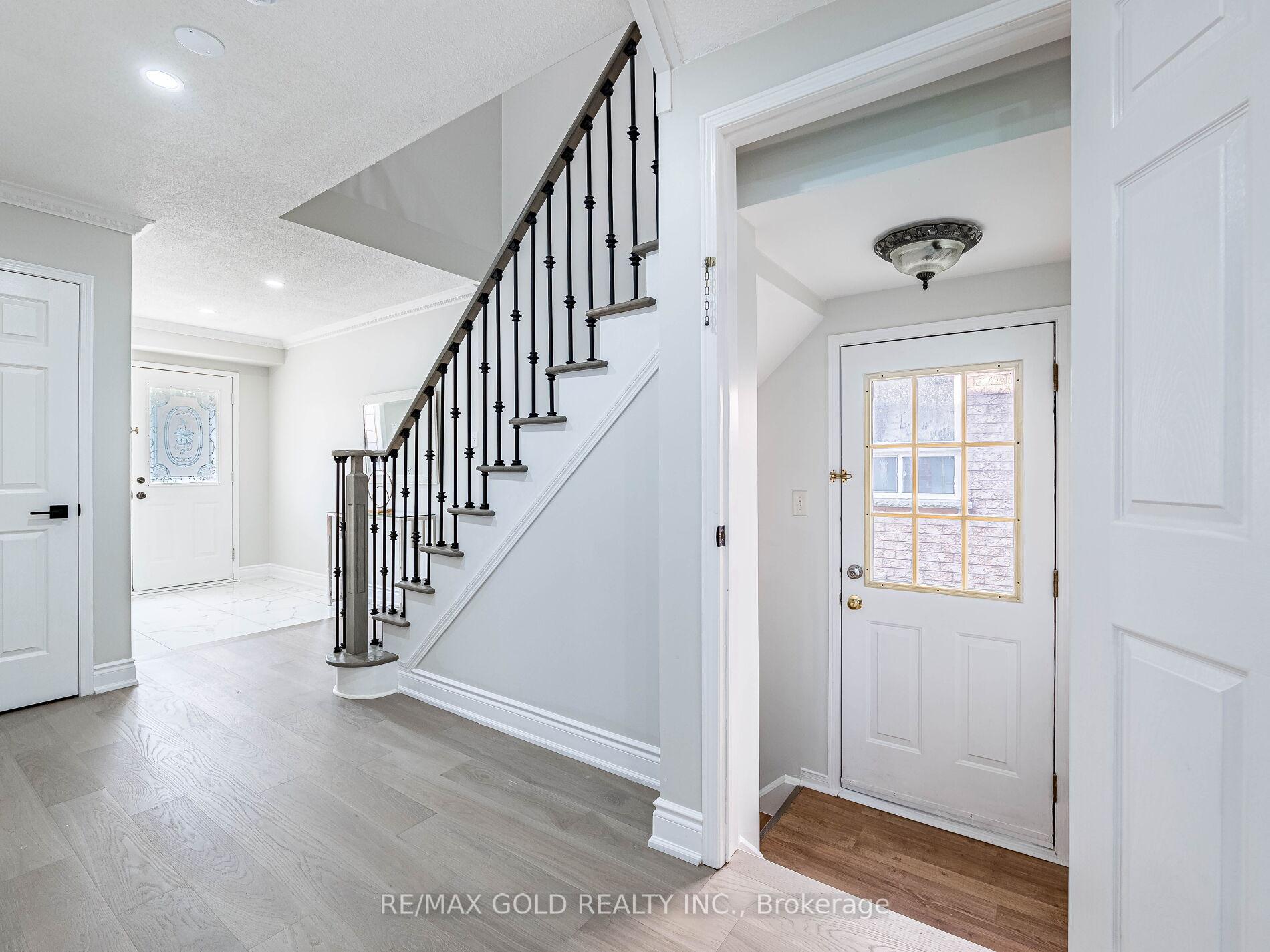 Photo 20 of 105 Woodhaven Drive, Brampton, Fletcher's Meadow — HOMEH