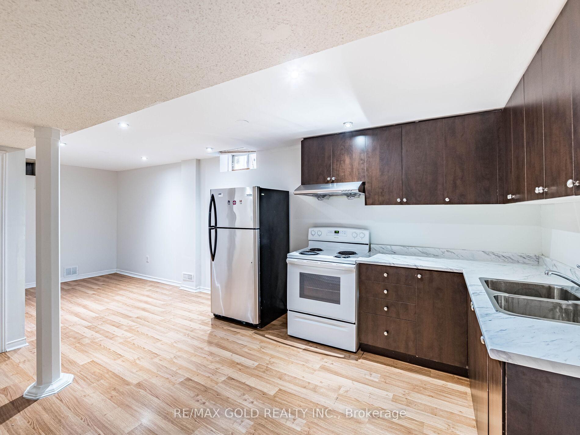 Photo 22 of 105 Woodhaven Drive, Brampton, Fletcher's Meadow — HOMEH