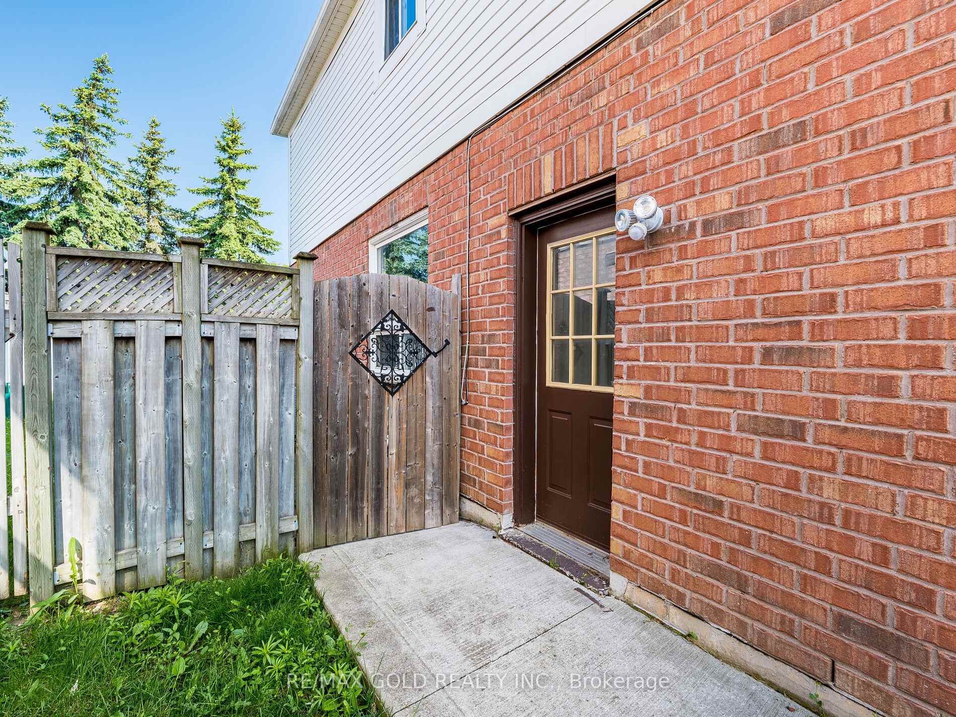Photo 27 of 105 Woodhaven Drive, Brampton, Fletcher's Meadow — HOMEH