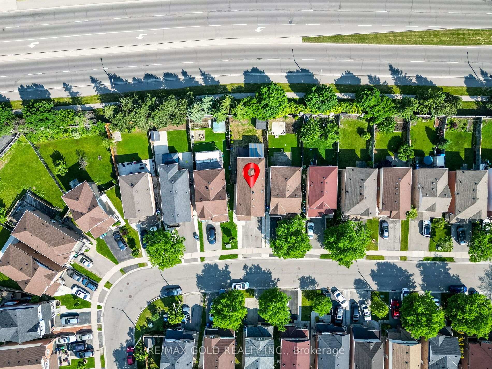 Photo 32 of 105 Woodhaven Drive, Brampton, Fletcher's Meadow — HOMEH