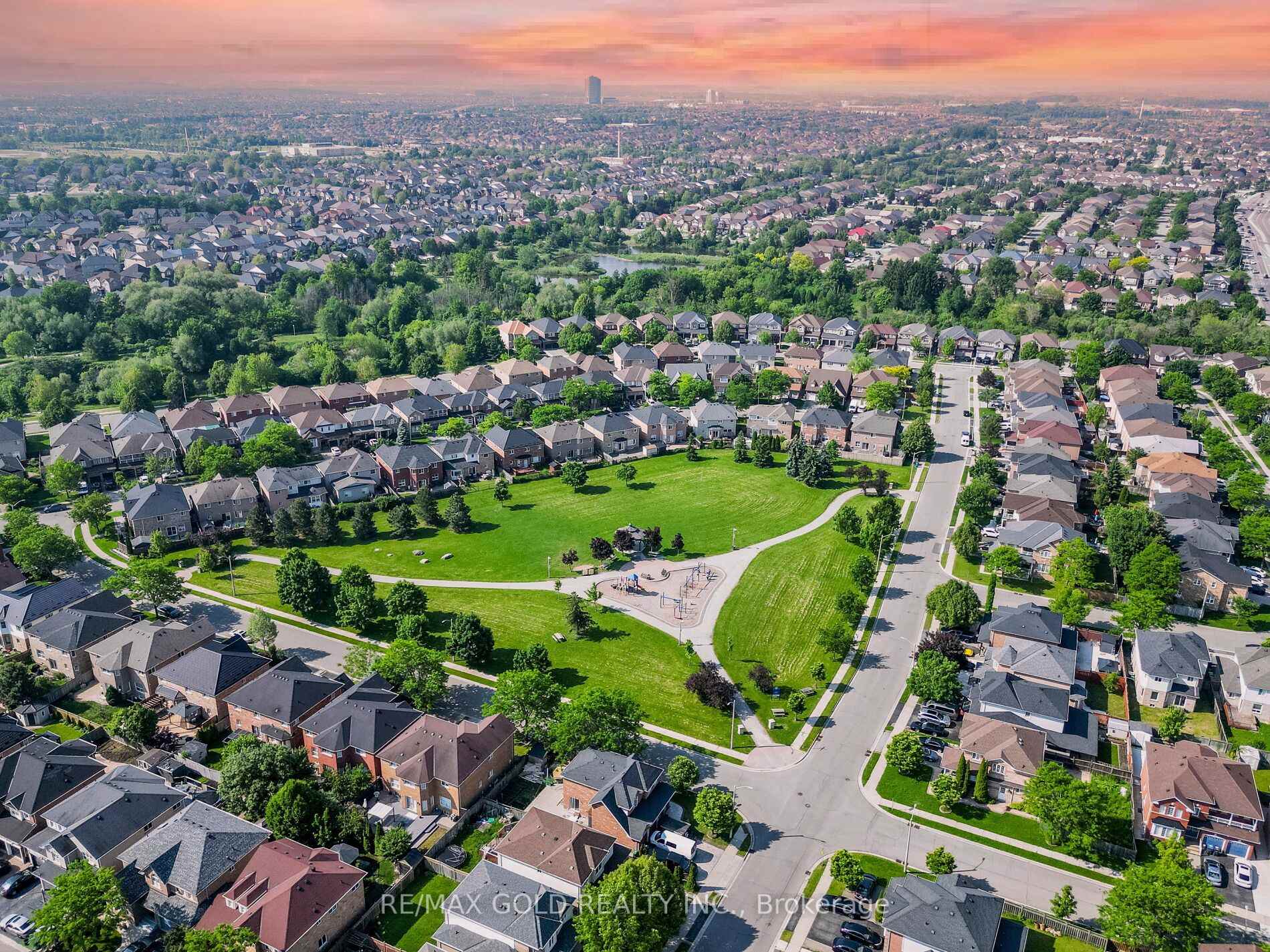 Photo 36 of 105 Woodhaven Drive, Brampton, Fletcher's Meadow — HOMEH