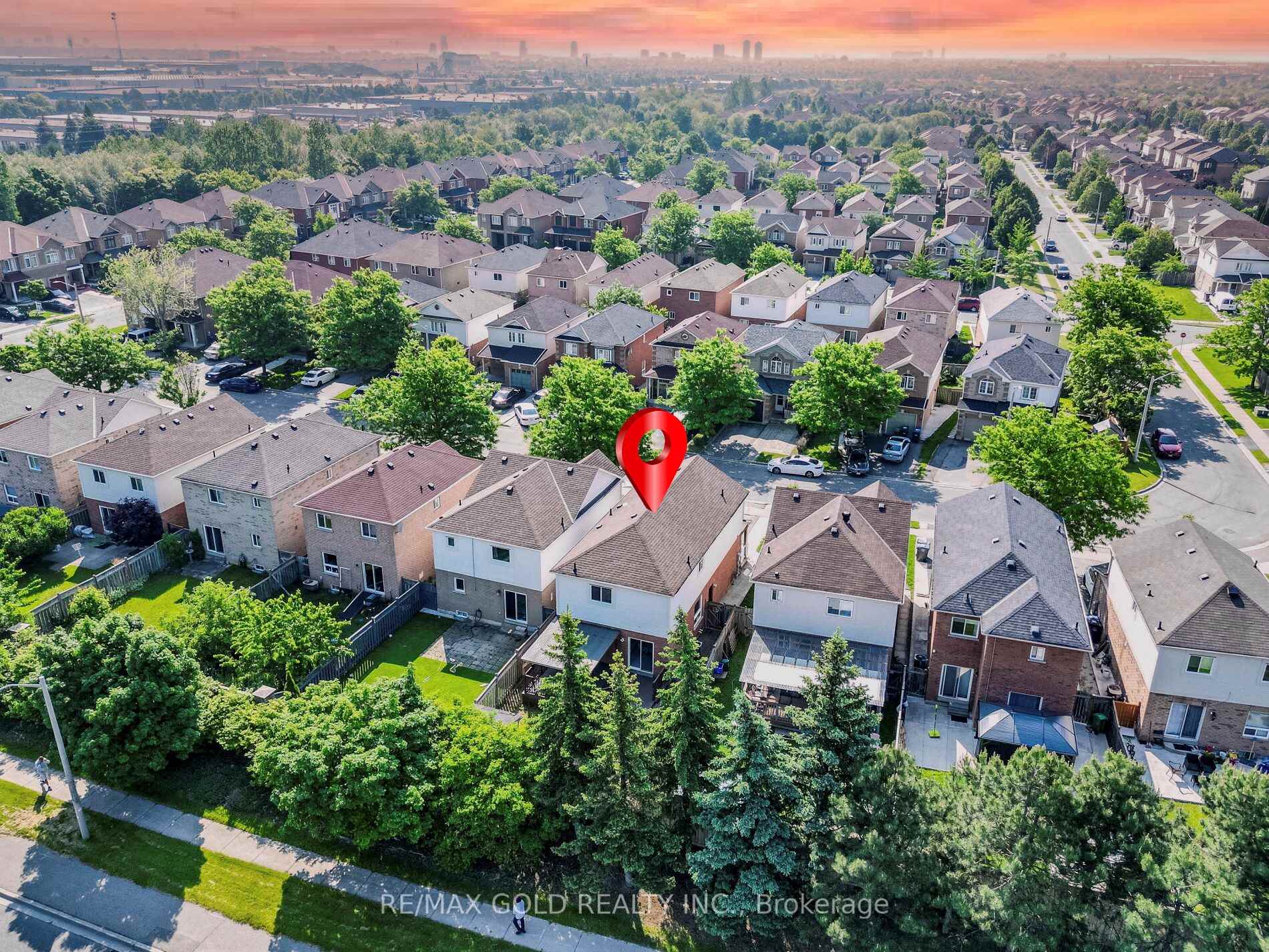 Photo 31 of 105 Woodhaven Drive, Brampton, Fletcher's Meadow — HOMEH