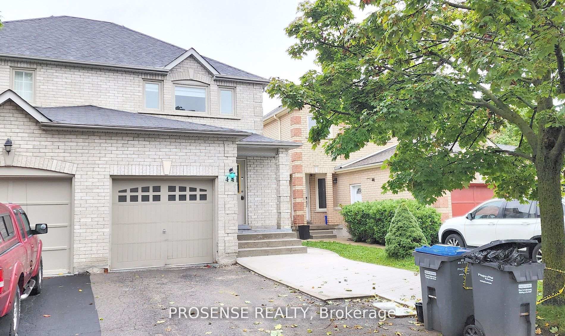 Photo 2 of 44 Carrie Crescent E, Brampton, Fletcher's West — HOMEH