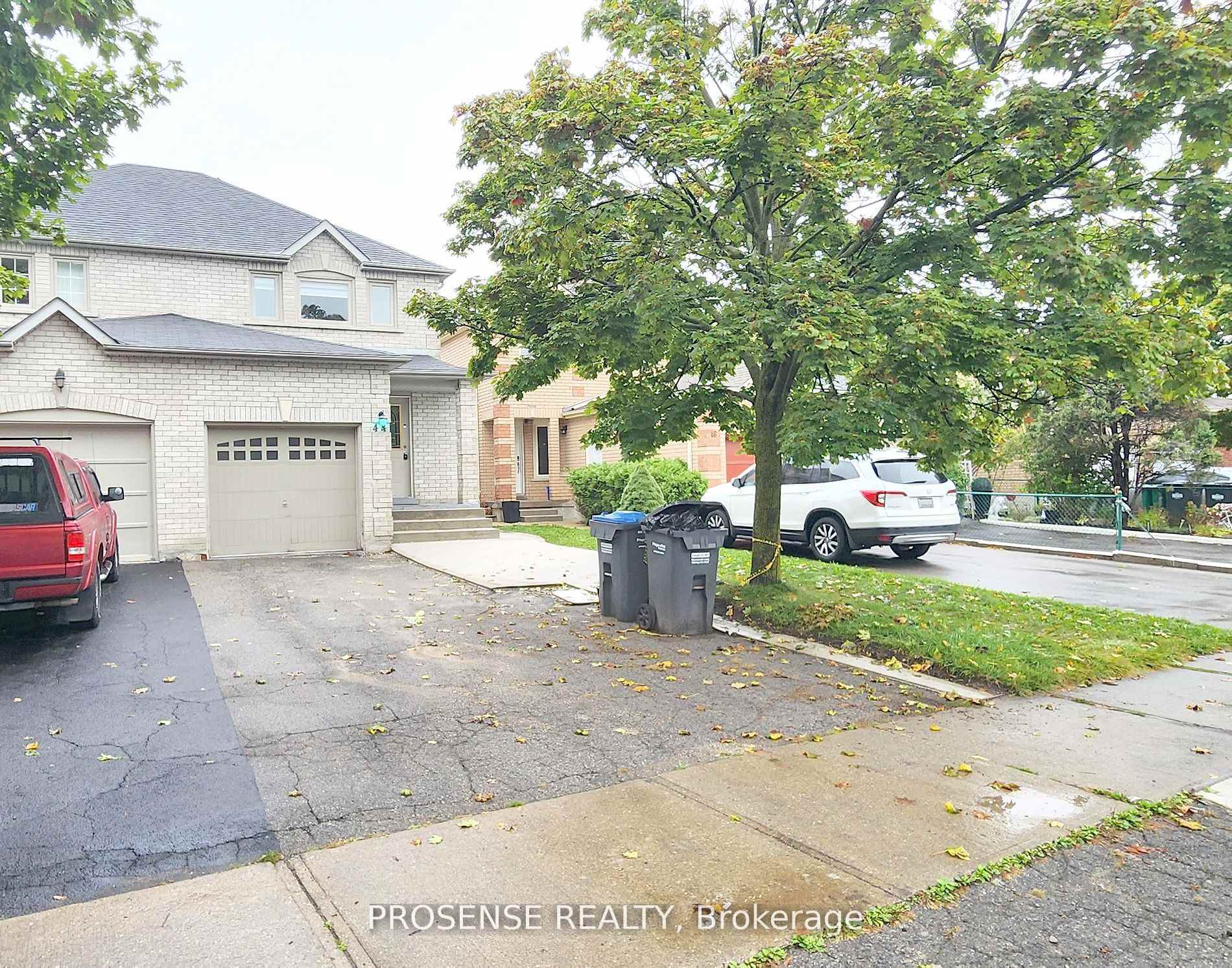 Photo 3 of 44 Carrie Crescent E, Brampton, Fletcher's West — HOMEH