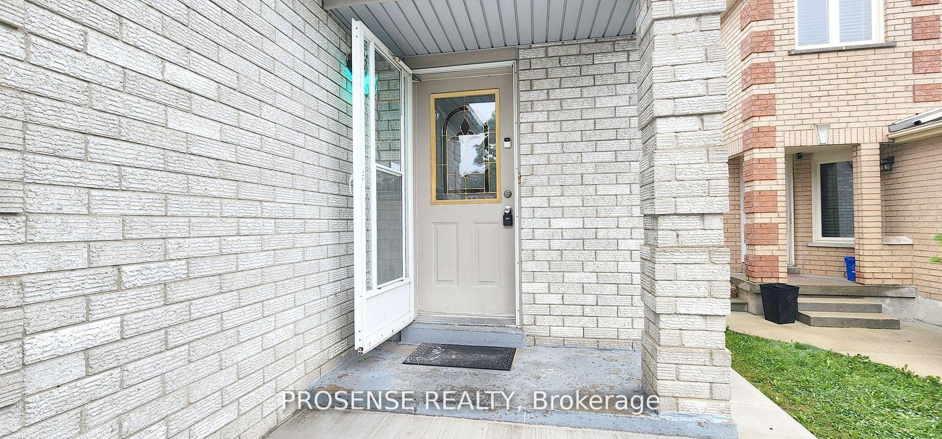 Photo 5 of 44 Carrie Crescent E, Brampton, Fletcher's West — HOMEH