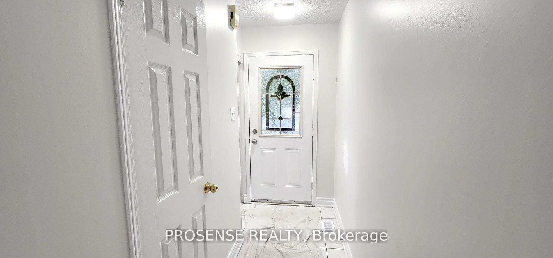 Photo 6 of 44 Carrie Crescent E, Brampton, Fletcher's West — HOMEH