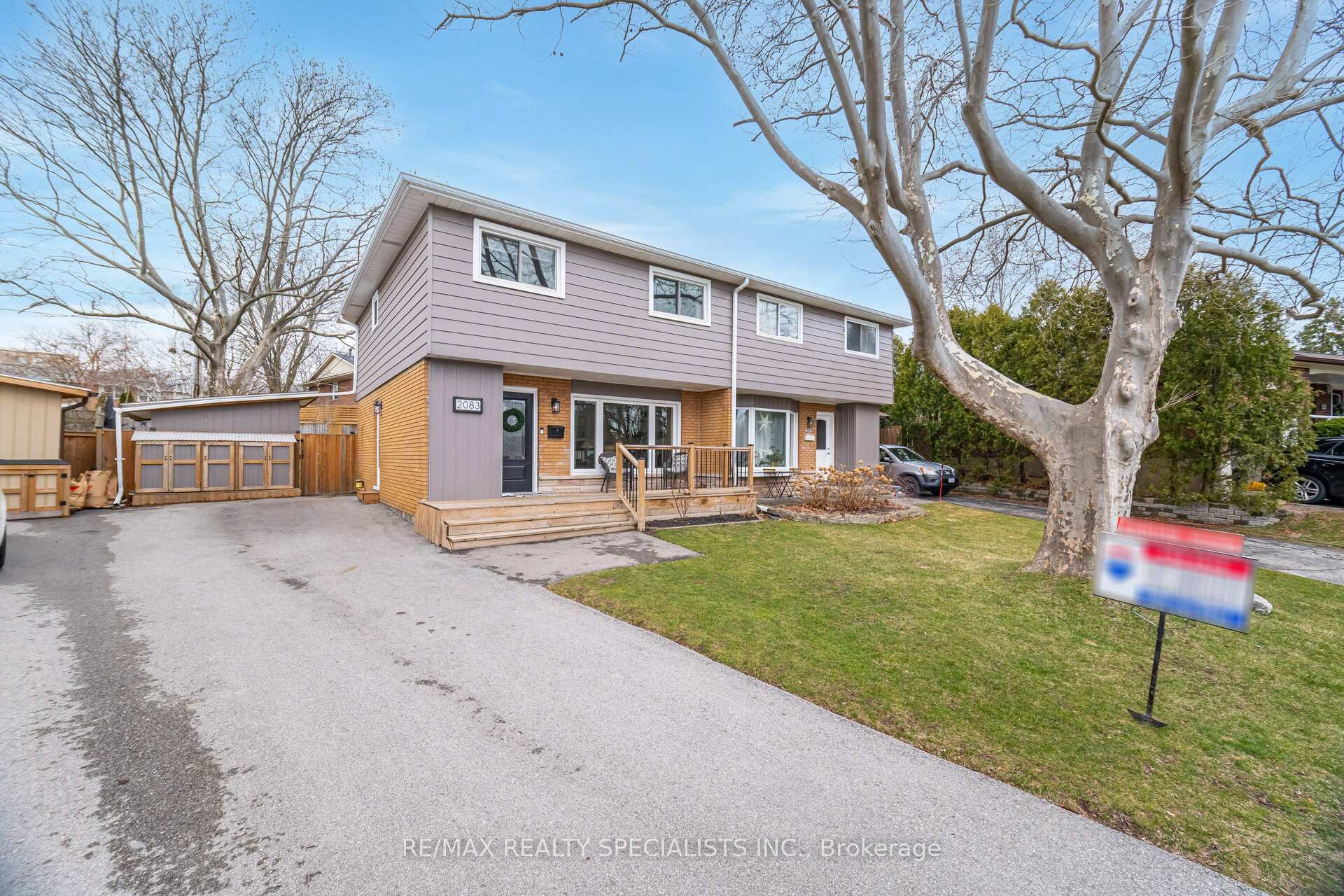 Front of 2083 Mount Royal Avenue