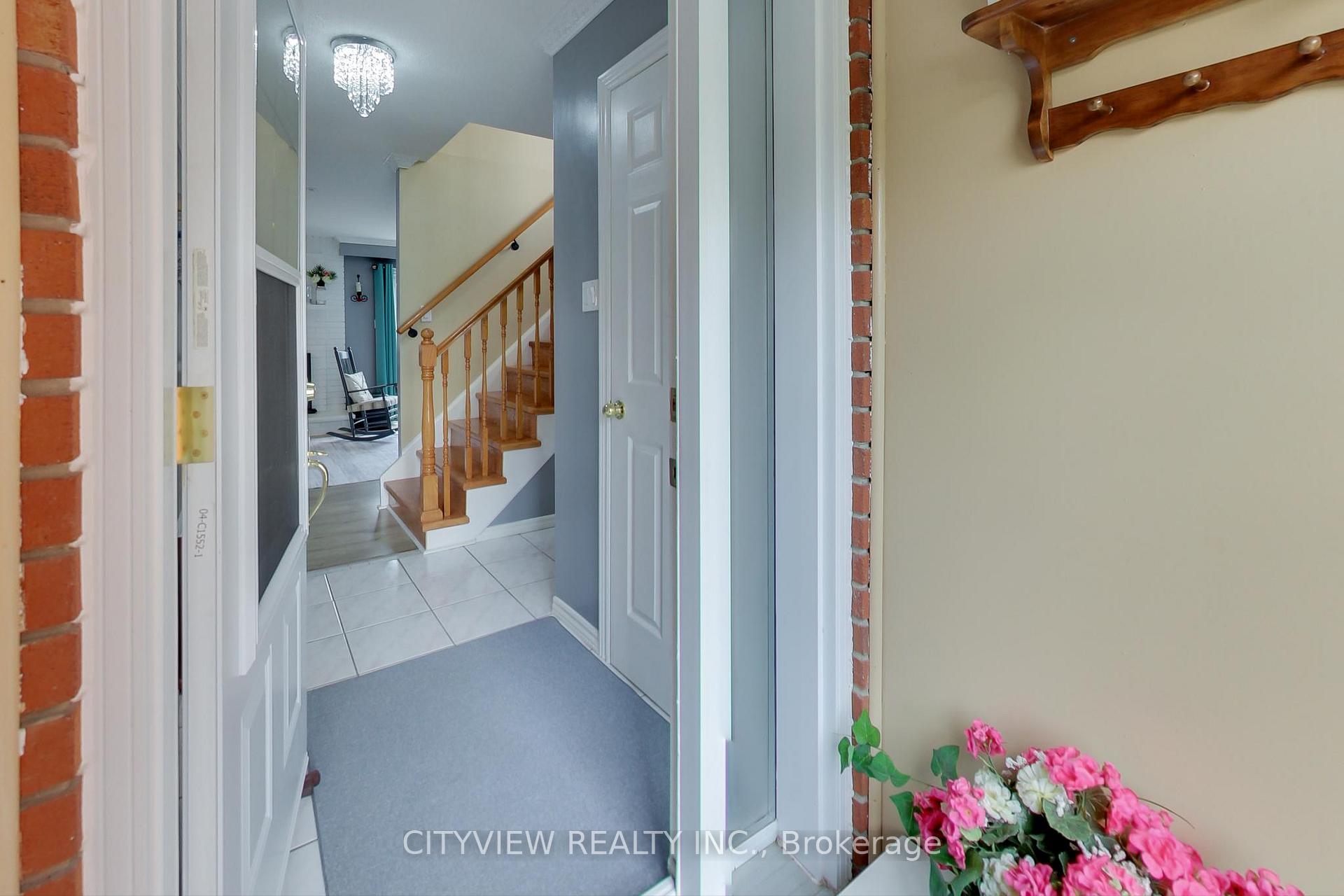 Photo 2 of 144 Primrose Crescent, Brampton, Heart Lake West — HOMEH