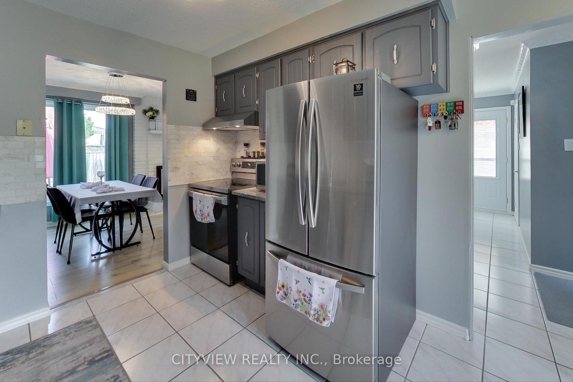 Photo 5 of 144 Primrose Crescent, Brampton, Heart Lake West — HOMEH